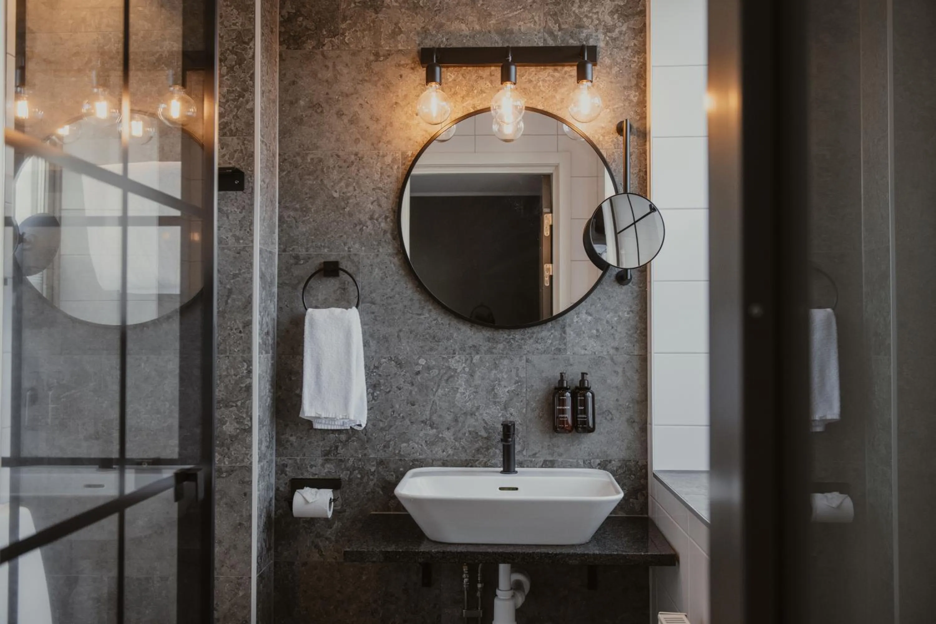 Bathroom in Home Hotel Cardinal