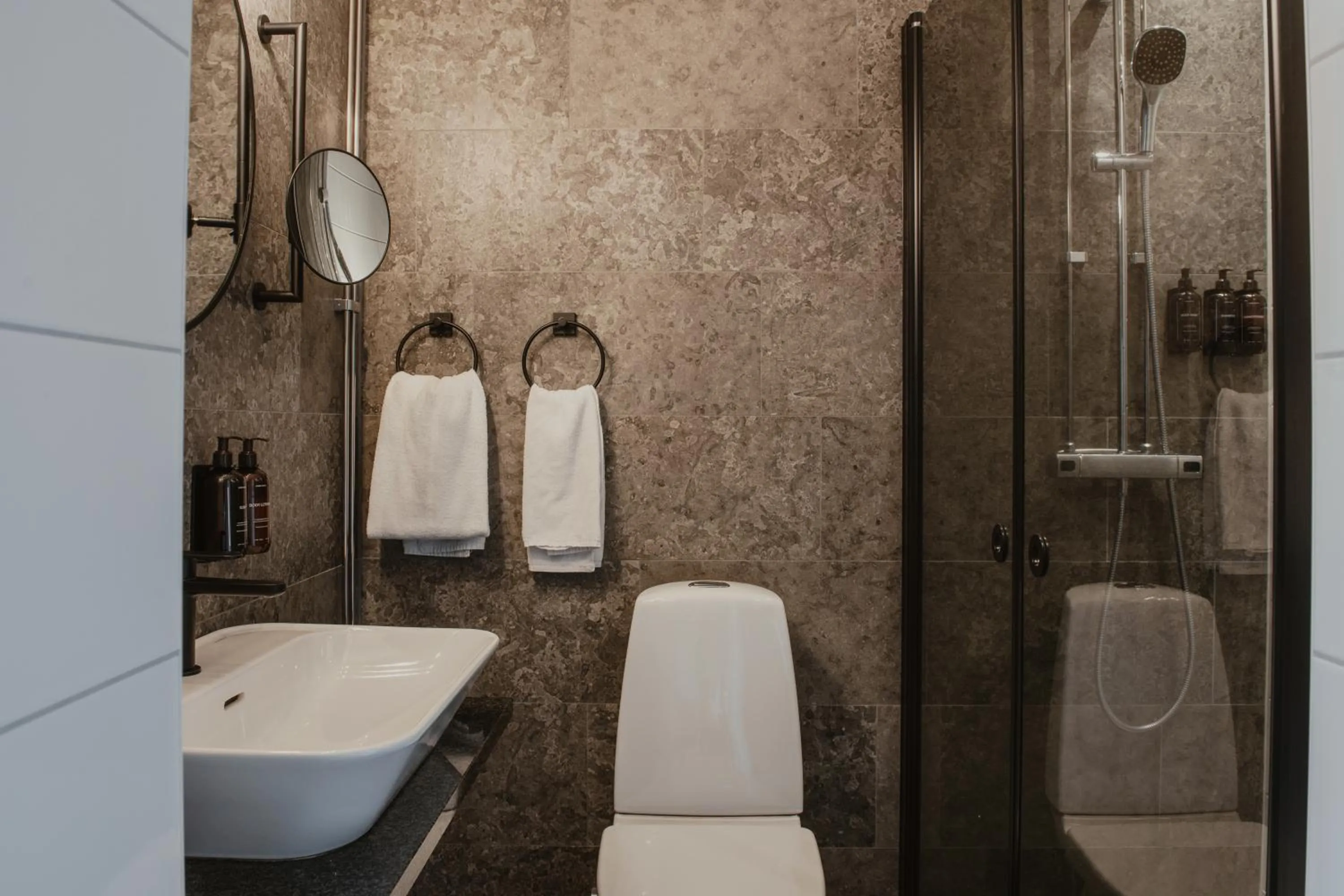 Bathroom in Home Hotel Cardinal