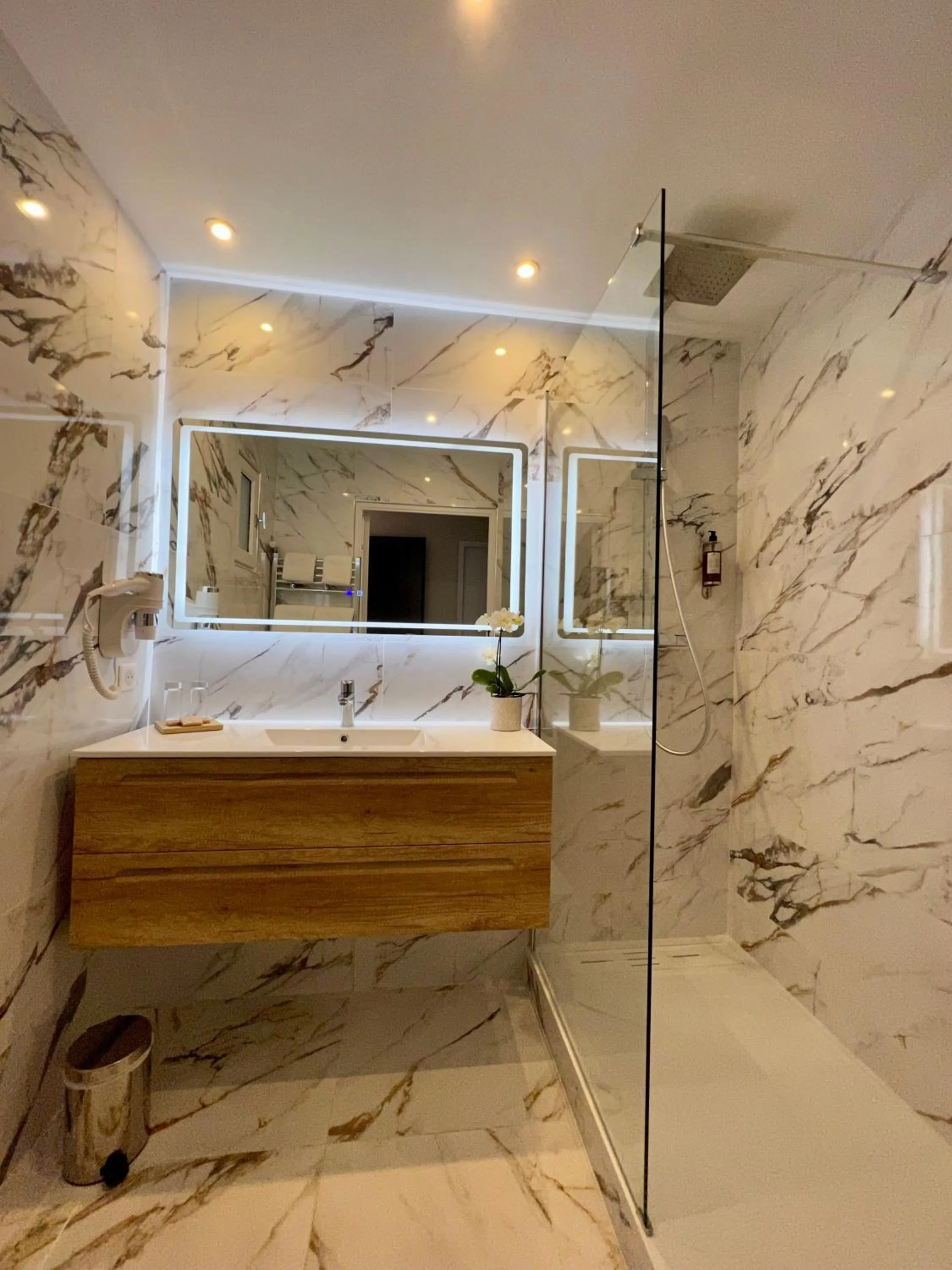 Bathroom in Le Concorde