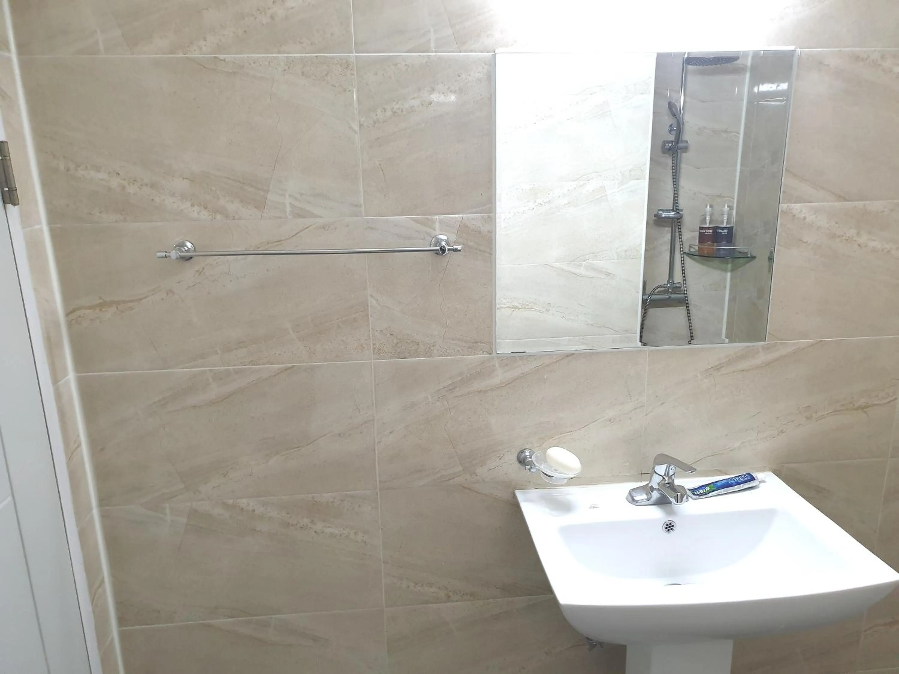 Bathroom in Busan Popcorn Hostel