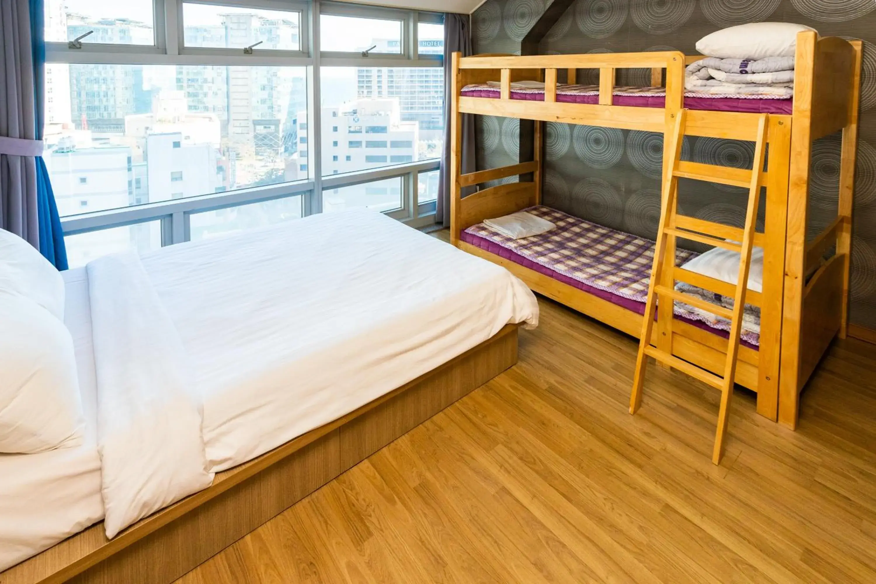 Triple Room in Busan Popcorn Hostel Triple Room in Busan Popcorn Hostel