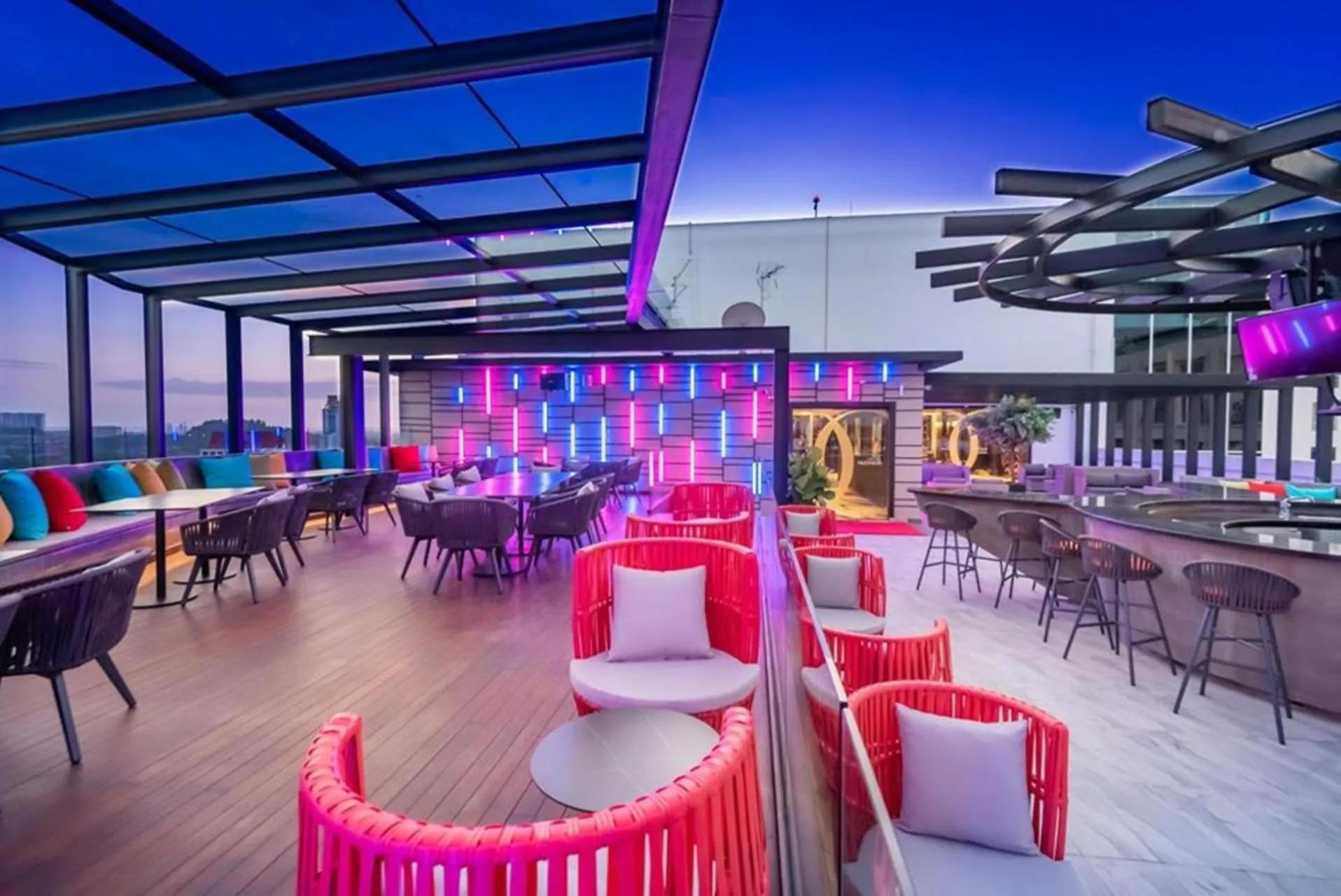 Restaurant/places to eat in Ames Hotel