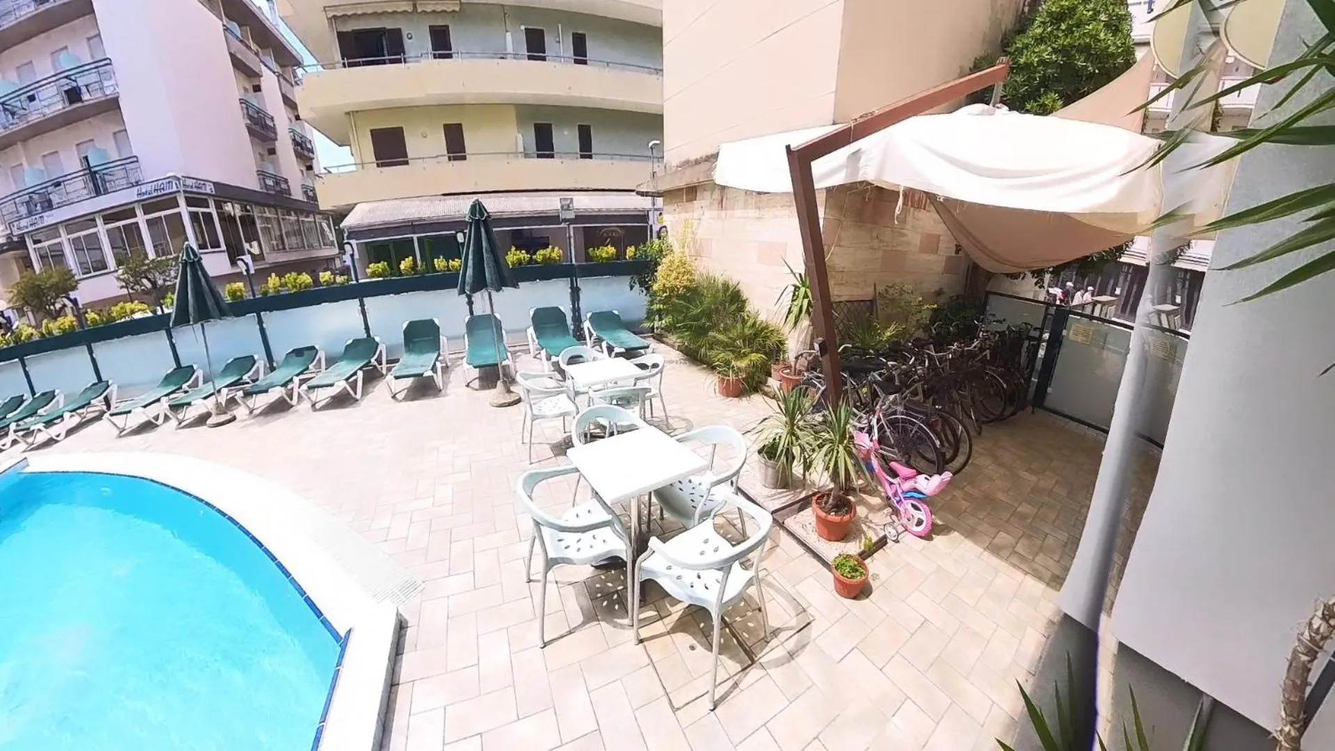 Swimming pool in Residence Le Vele