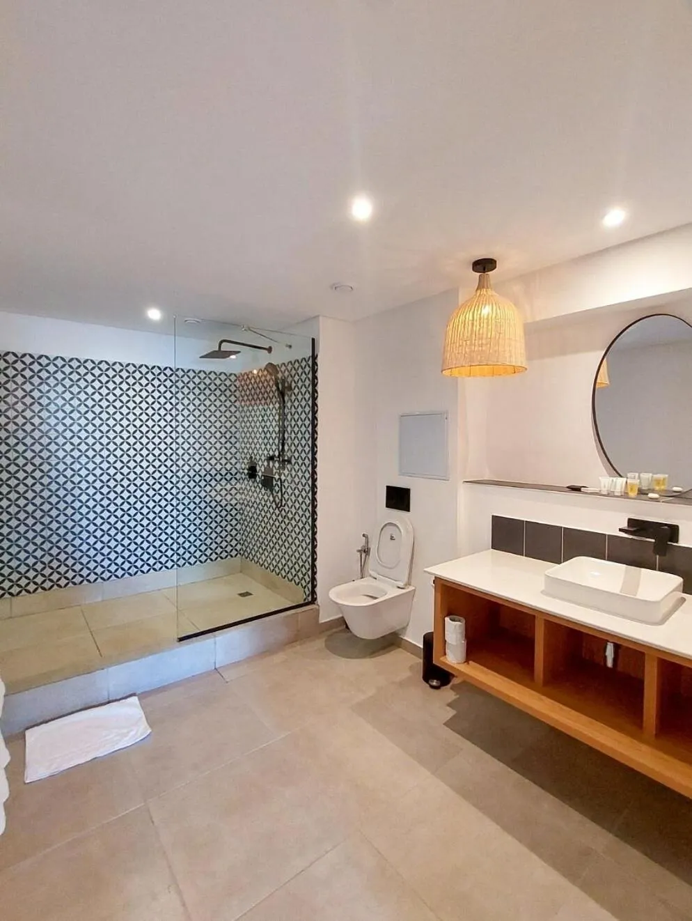 Shower in Gosun Beach Hotel