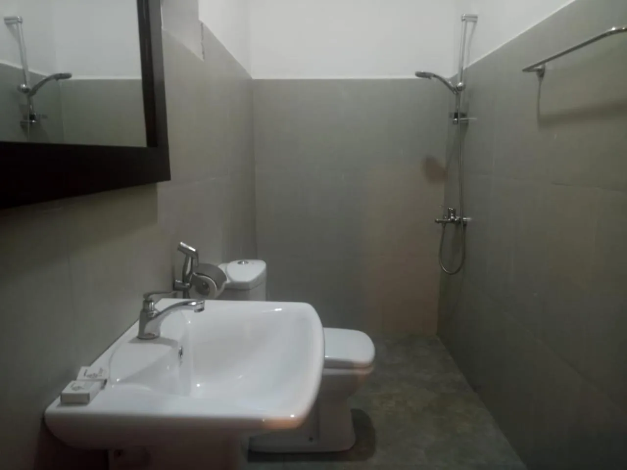 Shower in Ella Forest Paradise Hotel