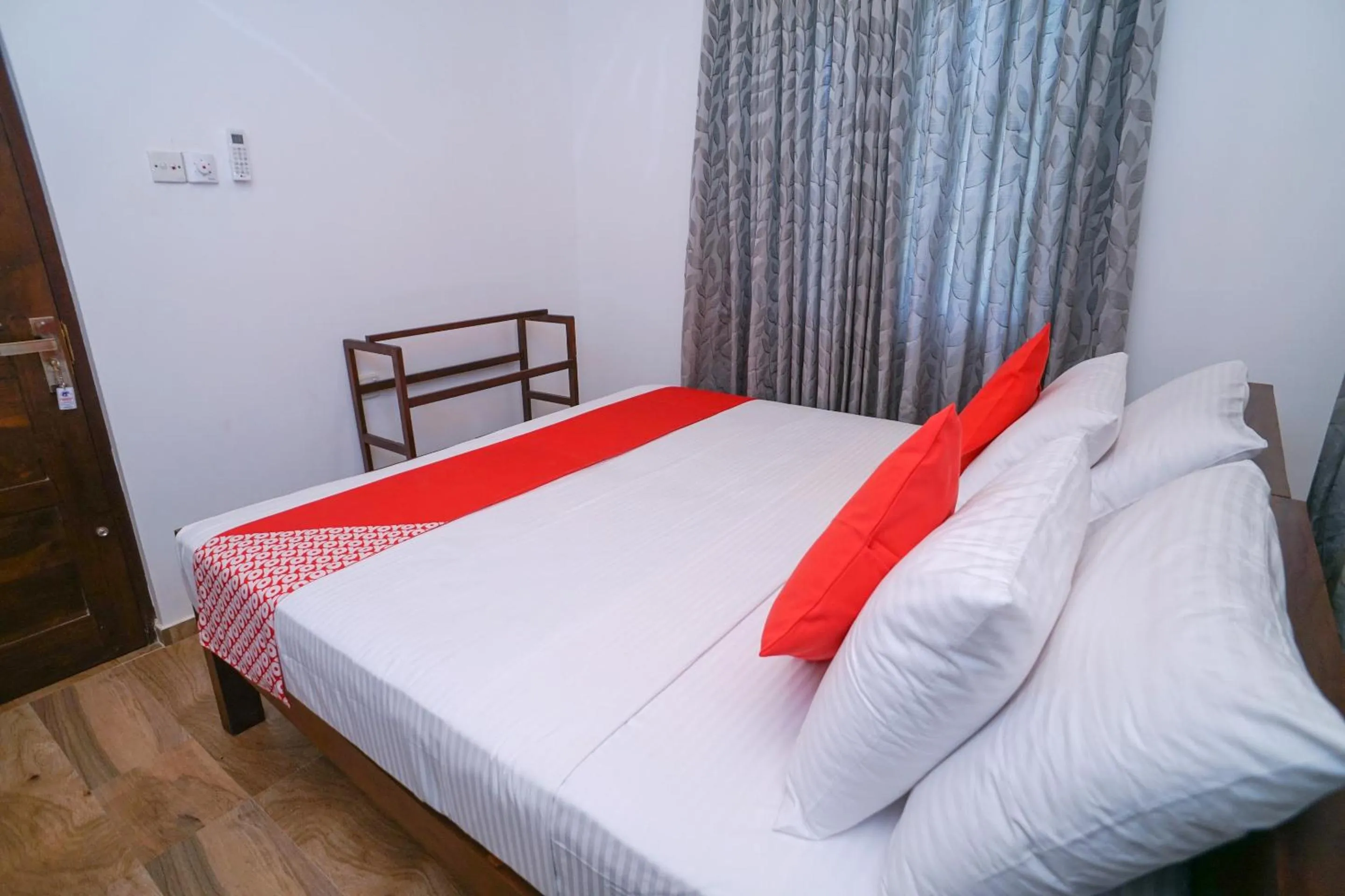 Bedroom, Bed in Surf Sea Breeze Apartments