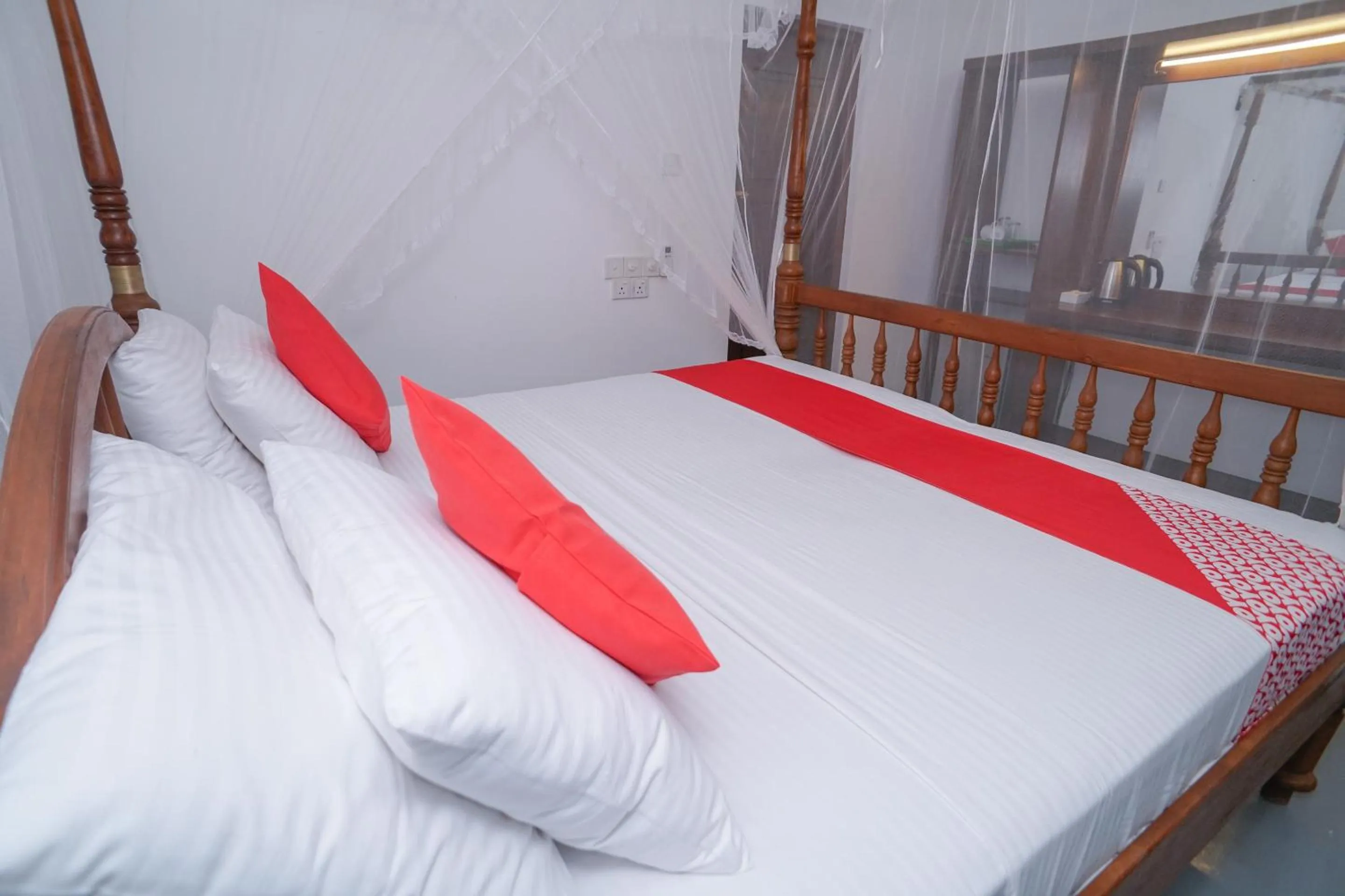 Bedroom, Bed in Surf Sea Breeze Apartments