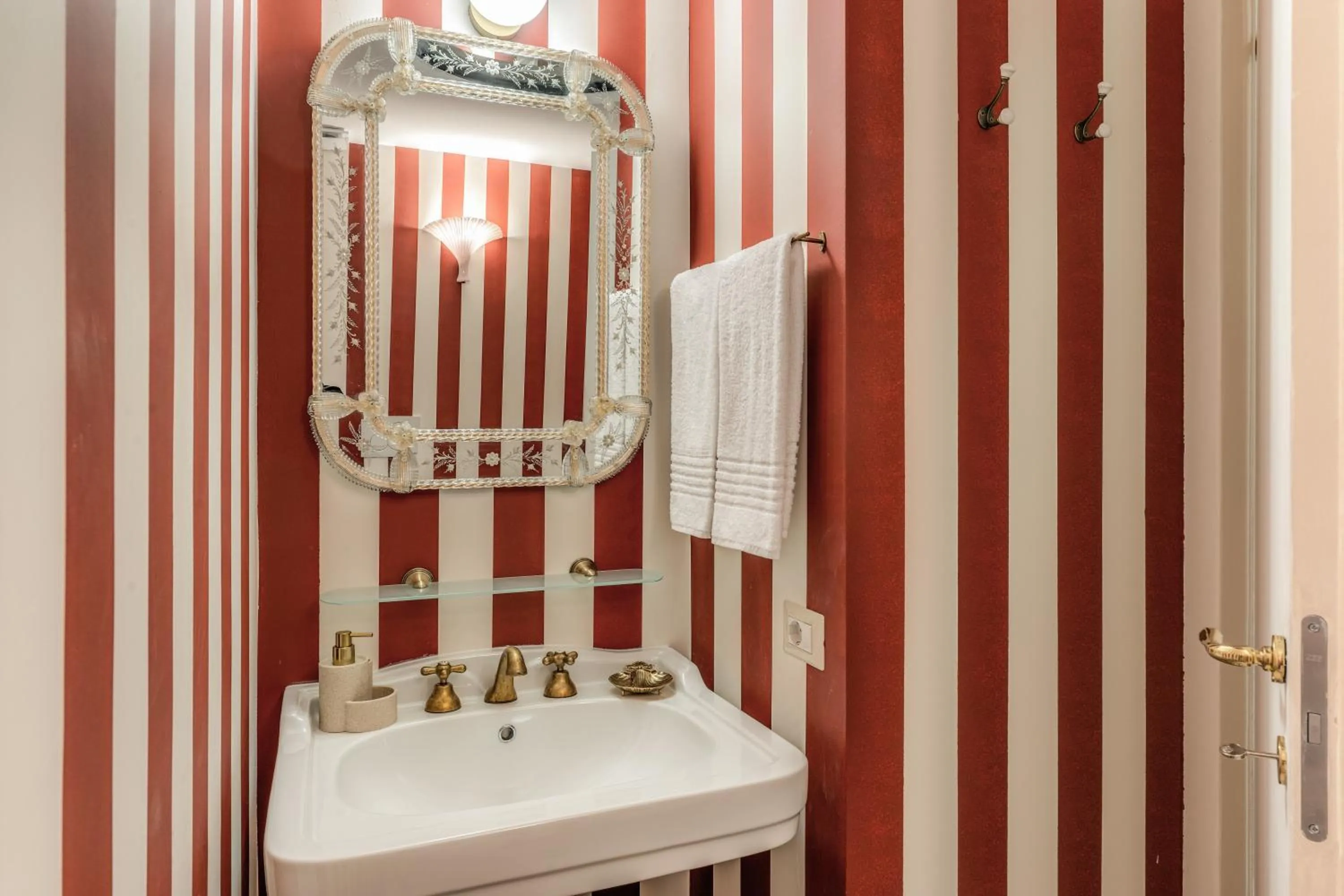 Bathroom in HiSuiteROME - ApartHotel