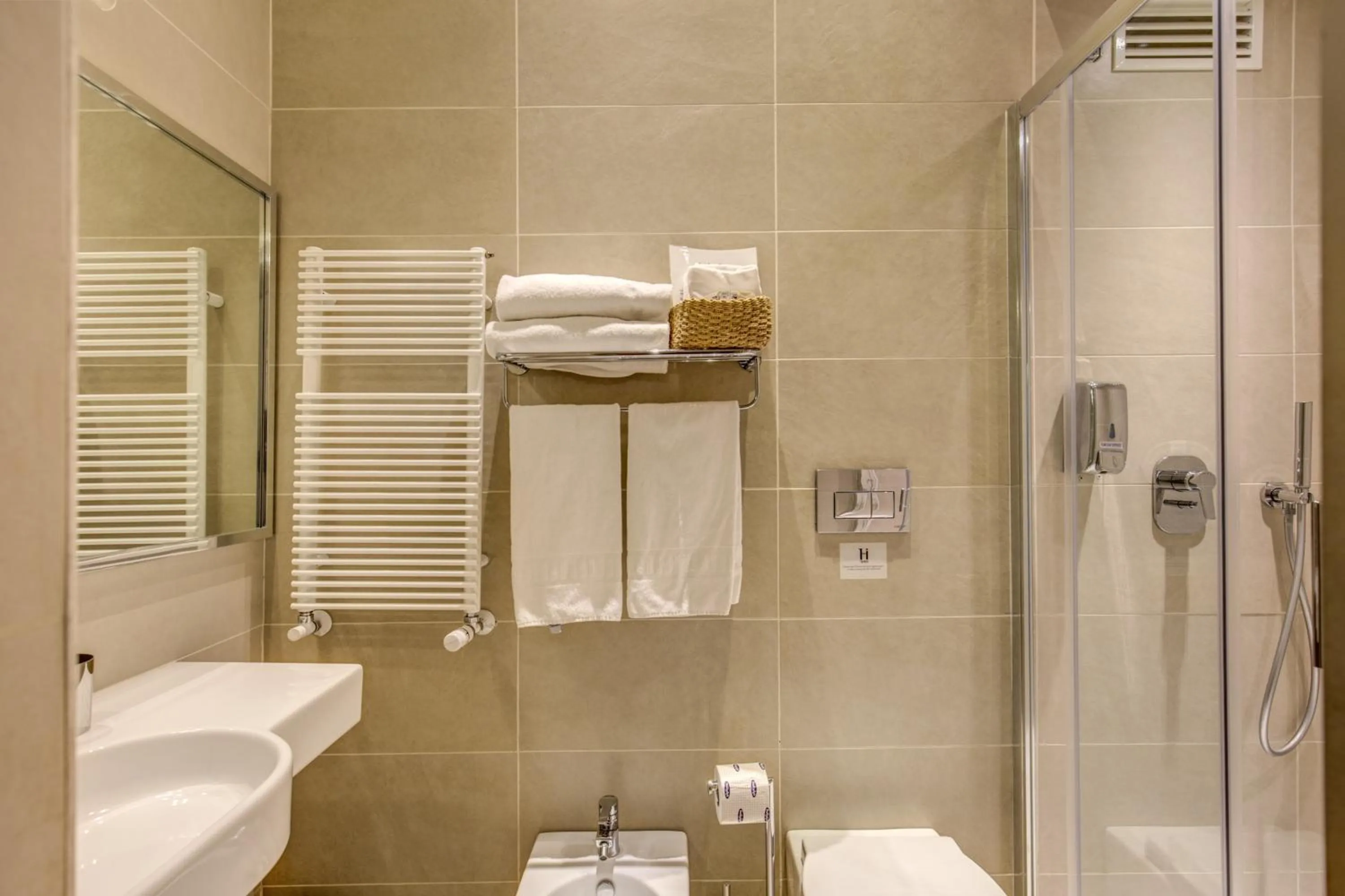 Shower in HiSuiteROME - ApartHotel