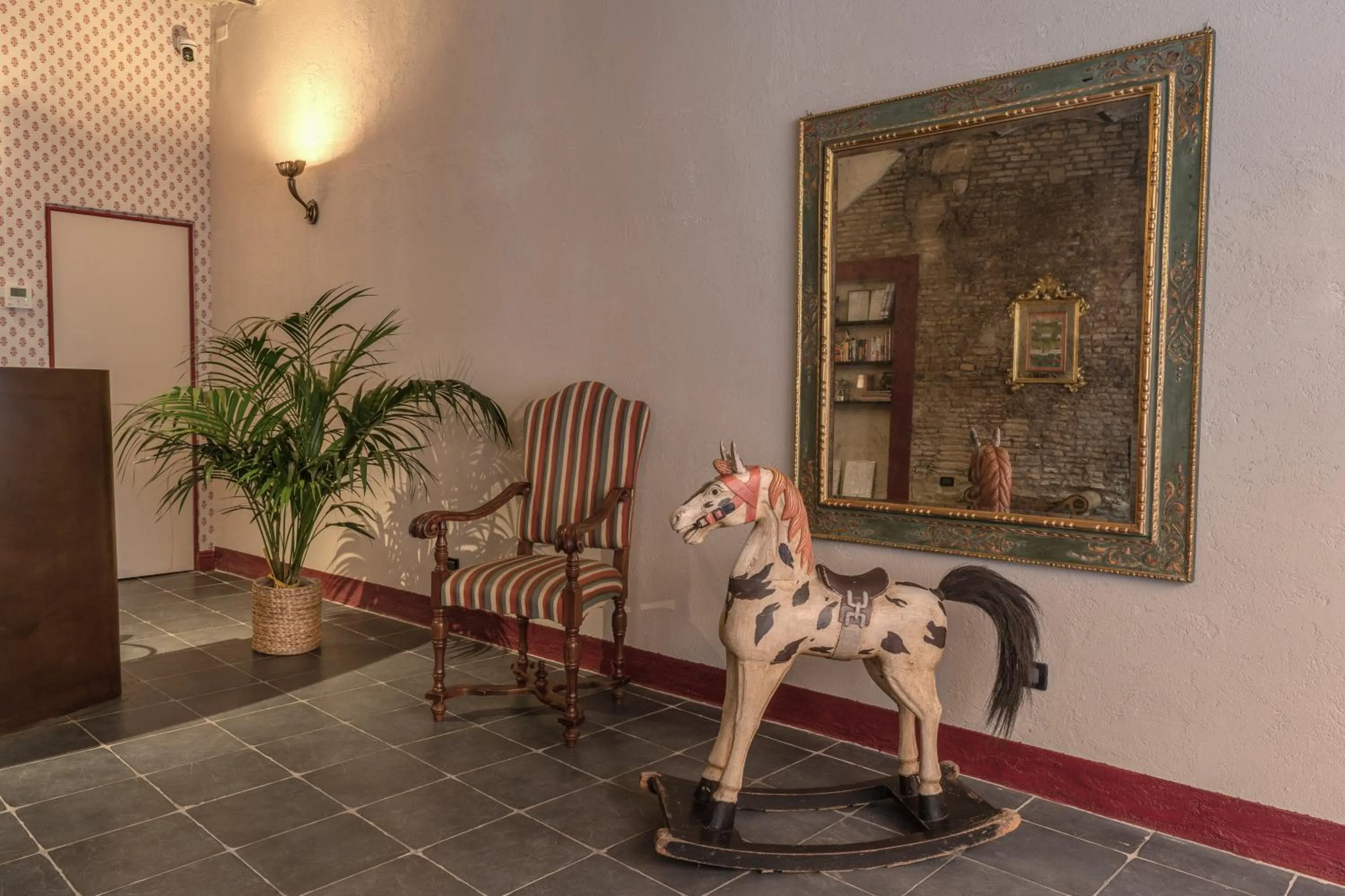 Lobby or reception in HiSuiteROME - ApartHotel