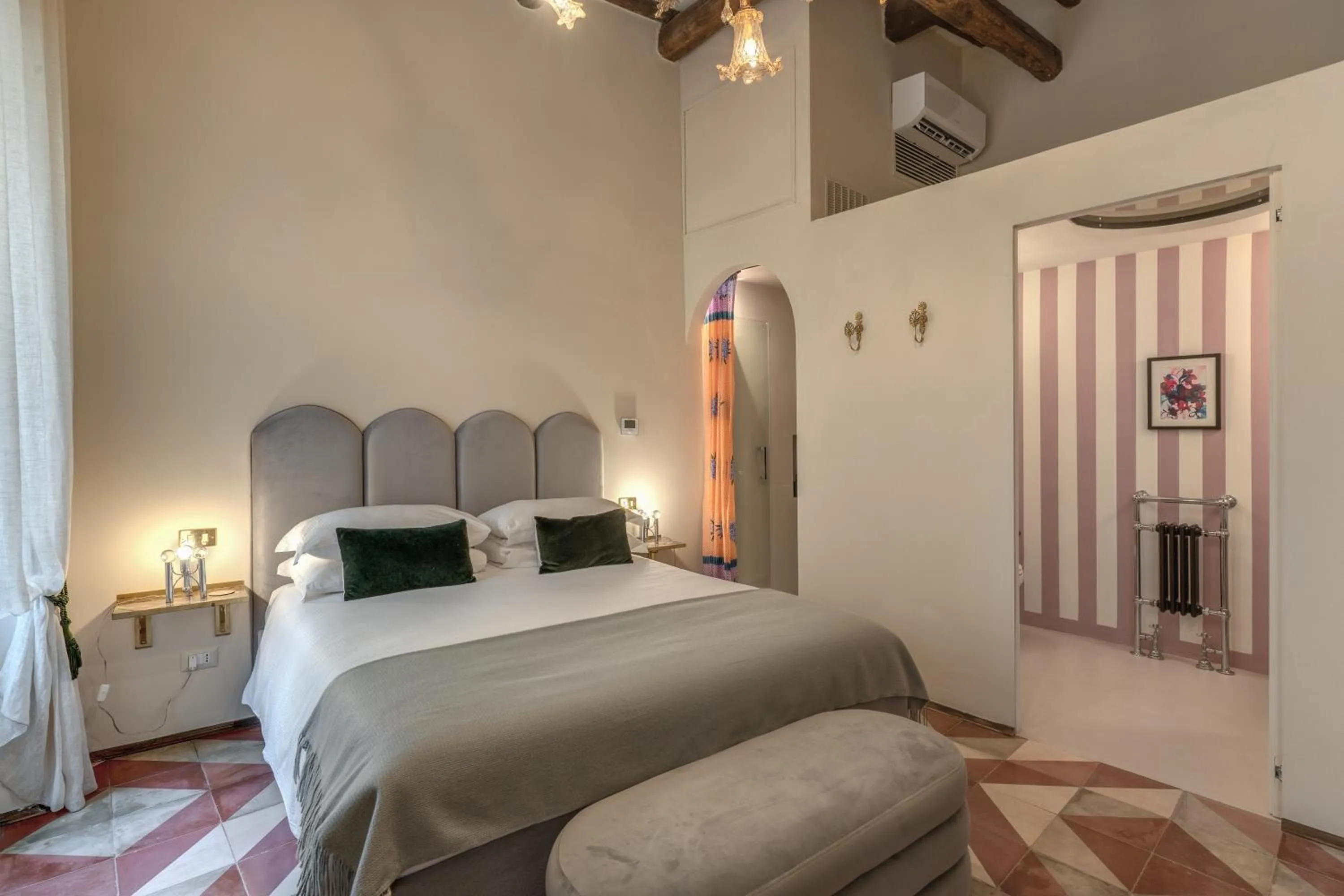 Bedroom, Bed in HiSuiteROME - ApartHotel