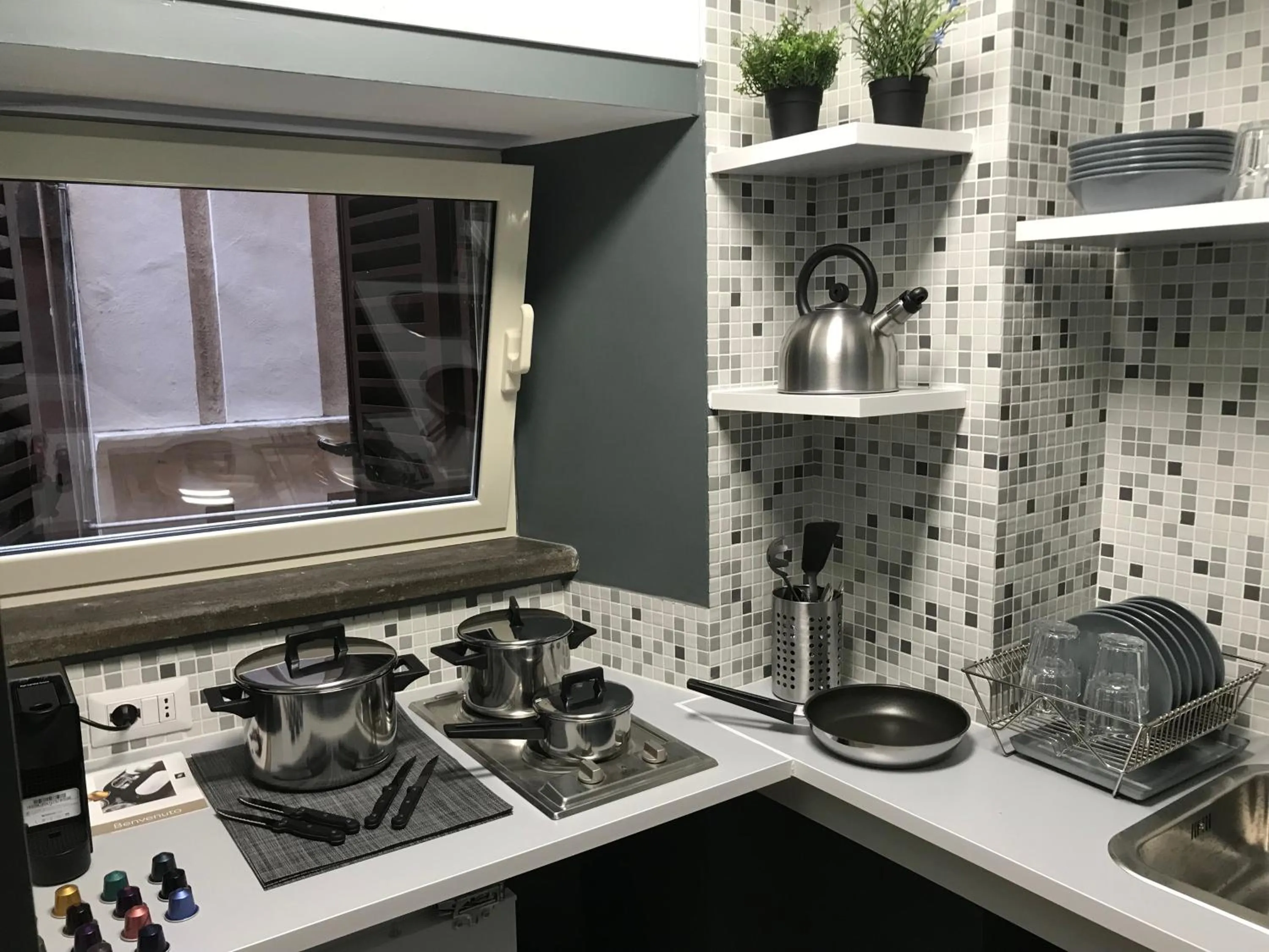 Coffee/tea facilities in HiSuiteROME - ApartHotel