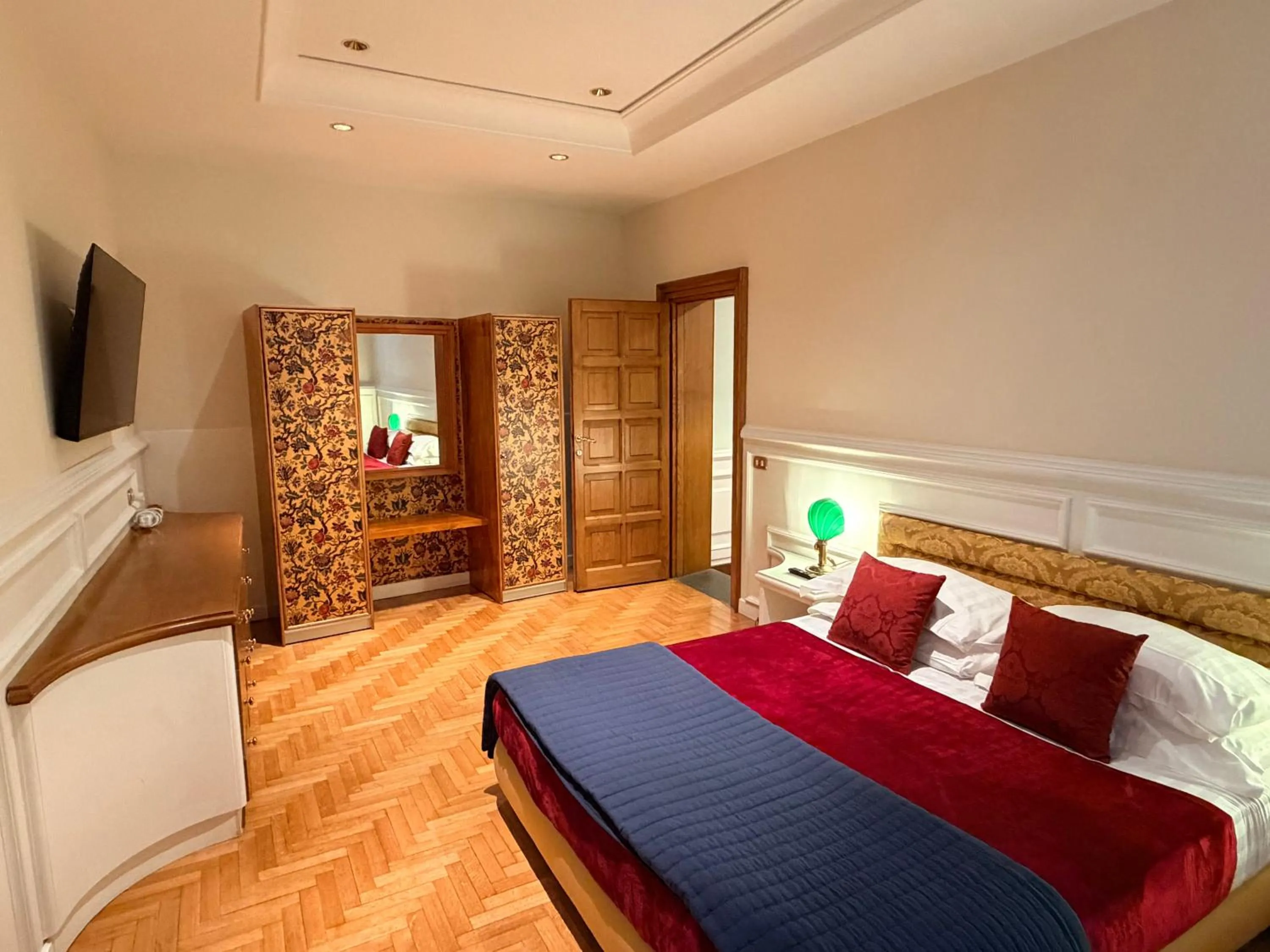 Bedroom, Bed in HiSuiteROME - ApartHotel