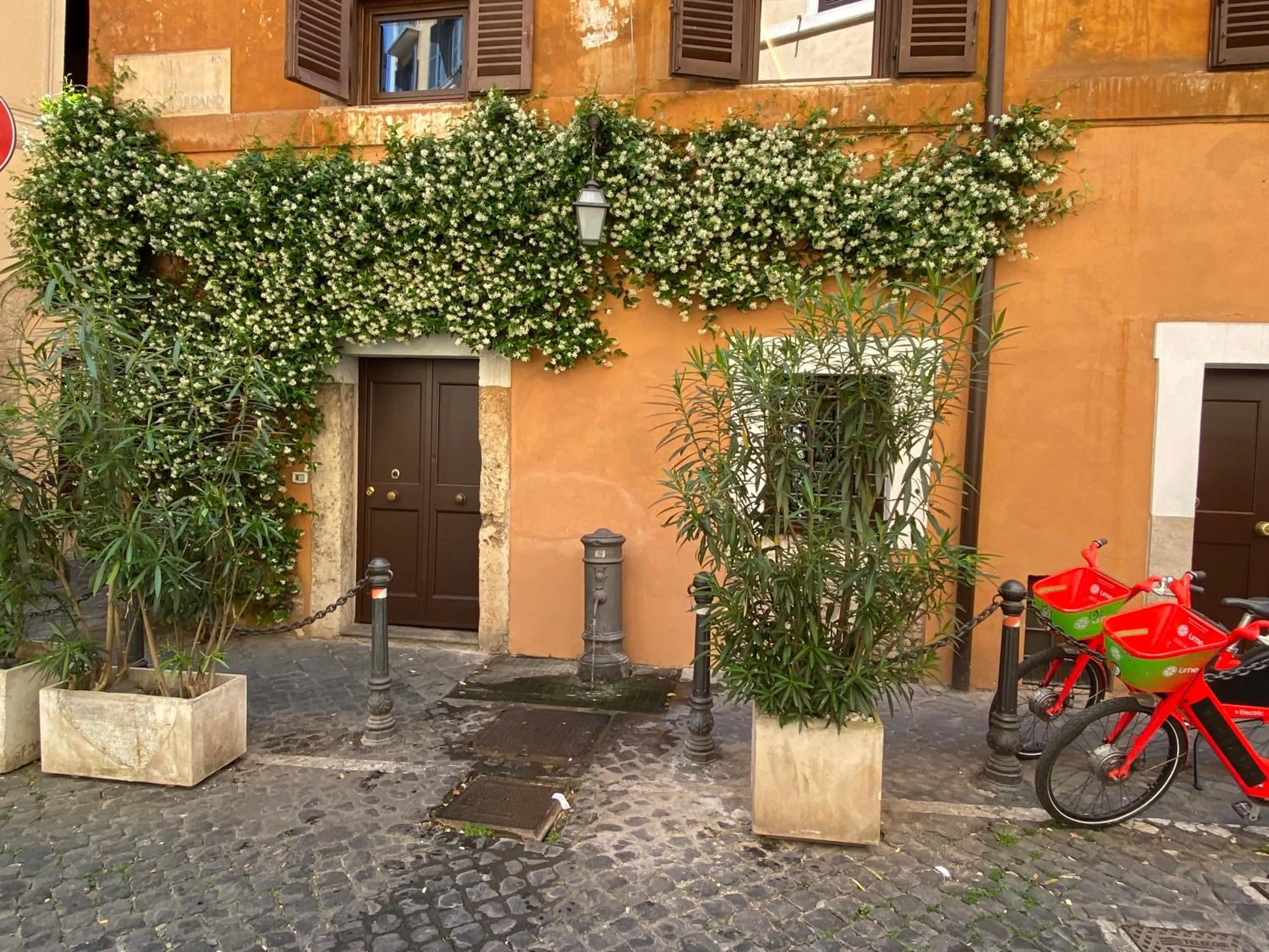 Facade/entrance in HiSuiteROME - ApartHotel