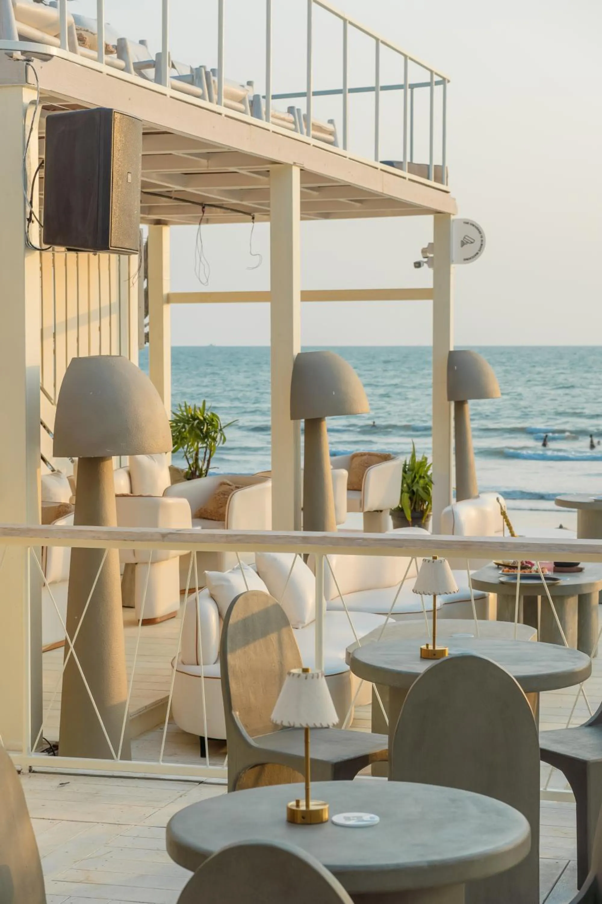 Restaurant/places to eat in Living Room Beach Resort