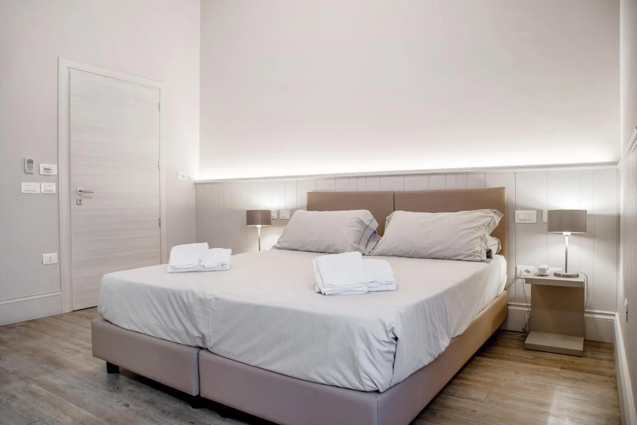 Photo of the whole room, Bed in Hotel De La Ville depandance di Hotel Augustus