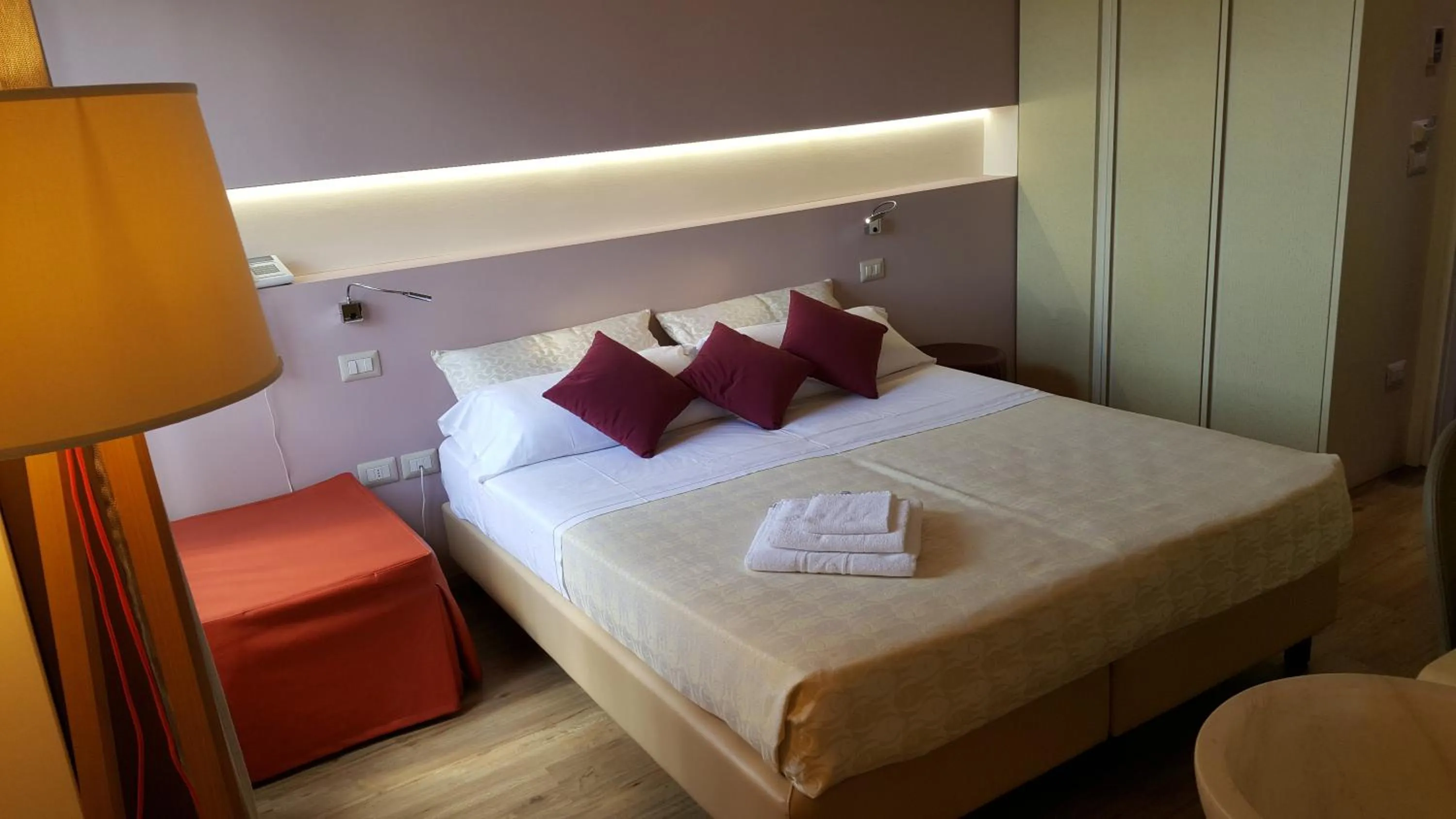 Bed in Hotel De La Ville depandance di Hotel Augustus