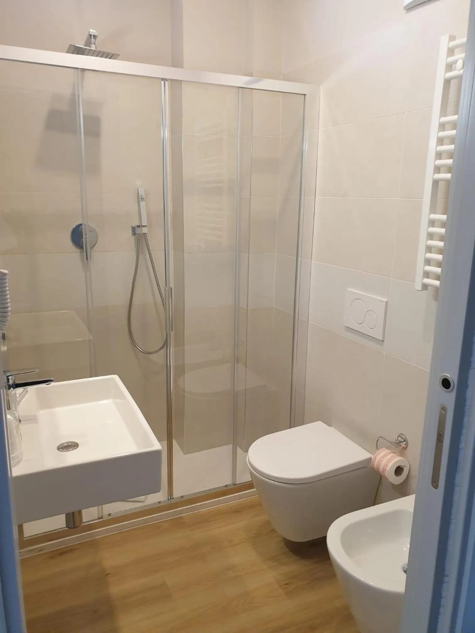 Bathroom in Hotel De La Ville depandance di Hotel Augustus