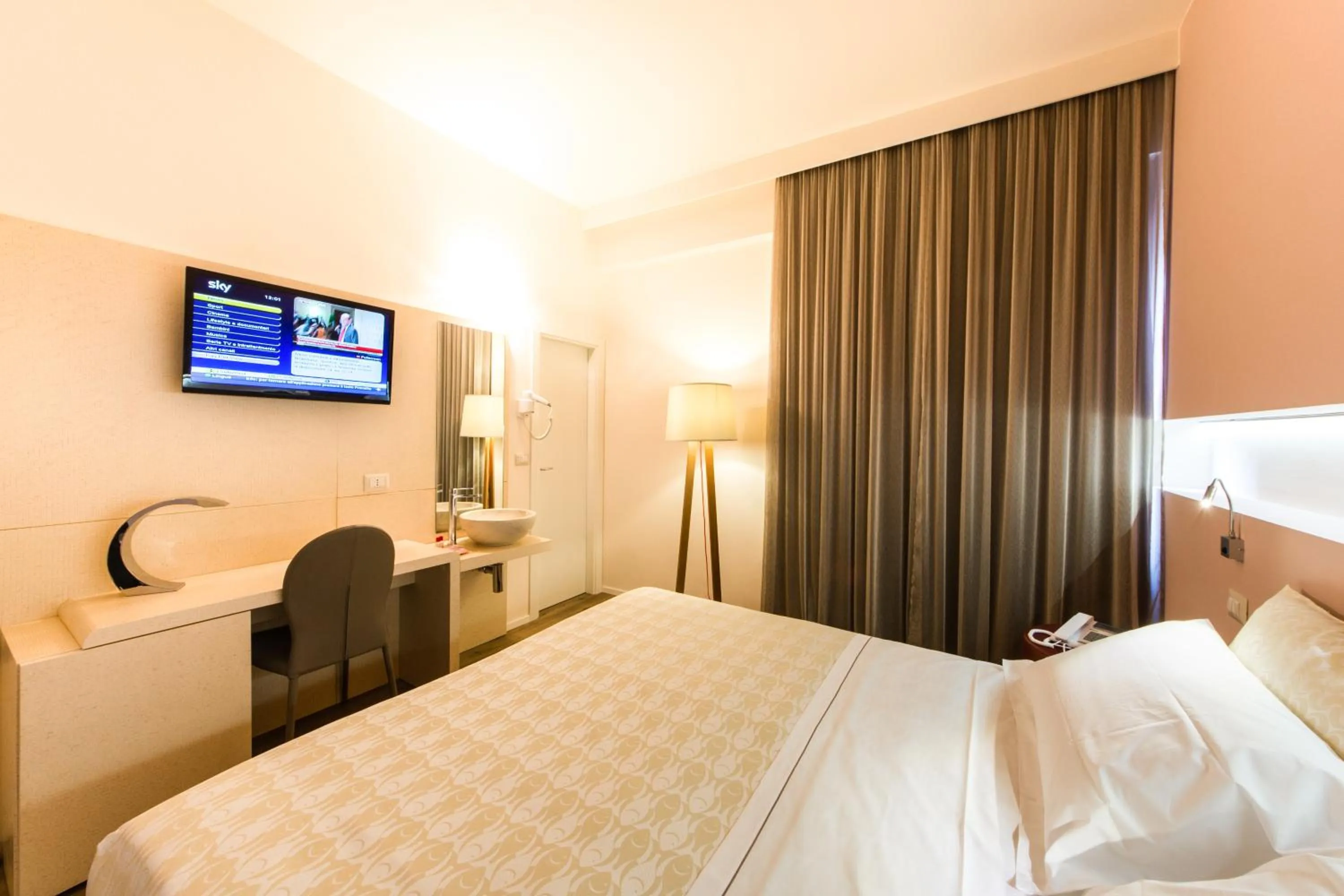 Photo of the whole room, Bed in Hotel De La Ville depandance di Hotel Augustus