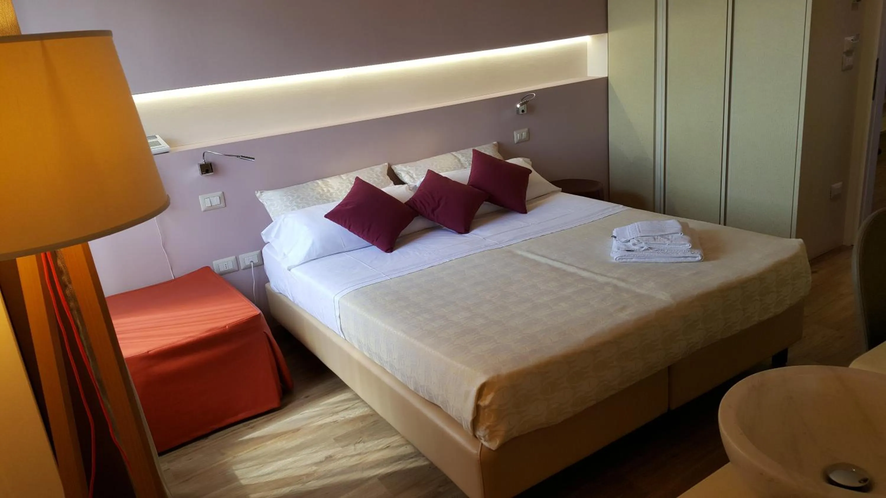 Bed in Hotel De La Ville depandance di Hotel Augustus