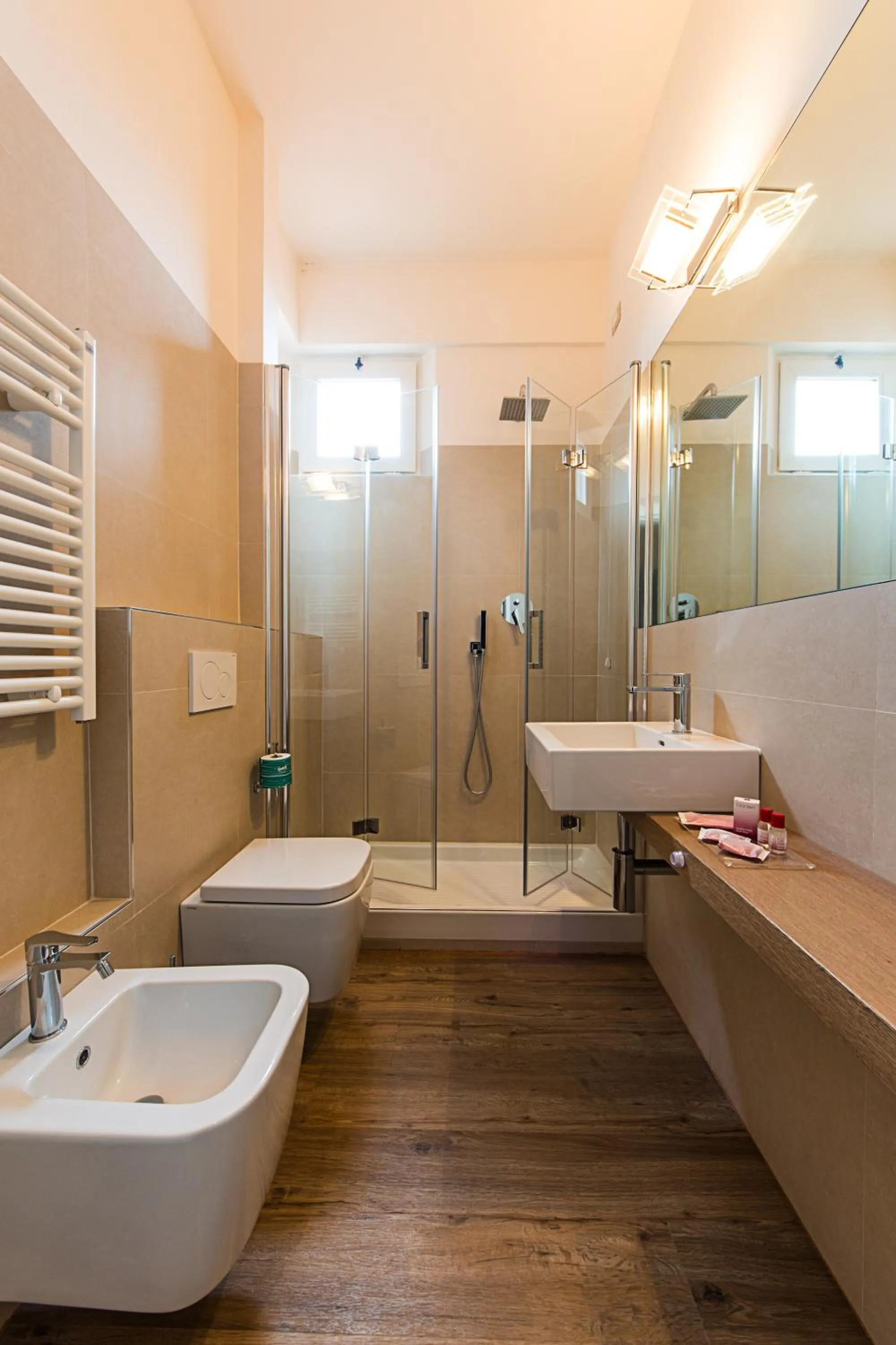 Shower in Hotel De La Ville depandance di Hotel Augustus