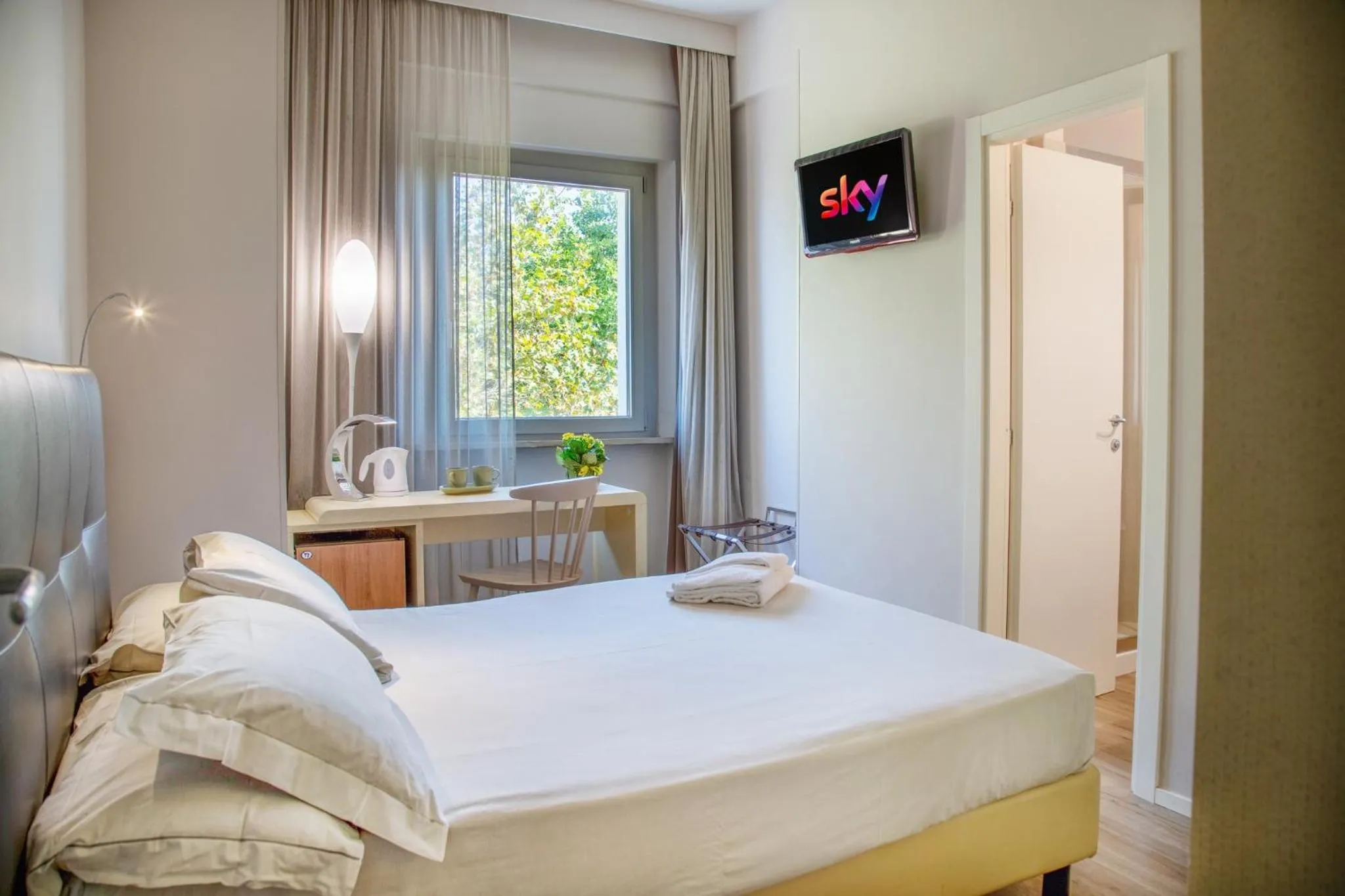 View (from property/room), Bed in Hotel De La Ville depandance di Hotel Augustus