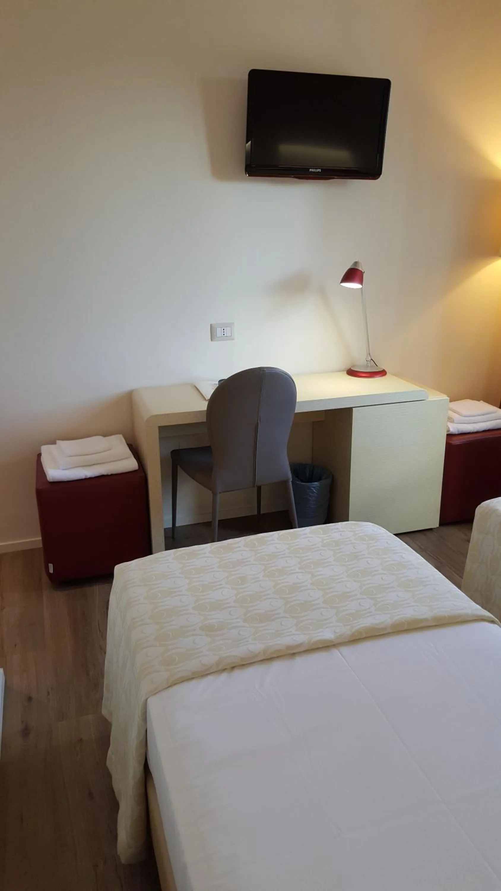 Bed in Hotel De La Ville depandance di Hotel Augustus