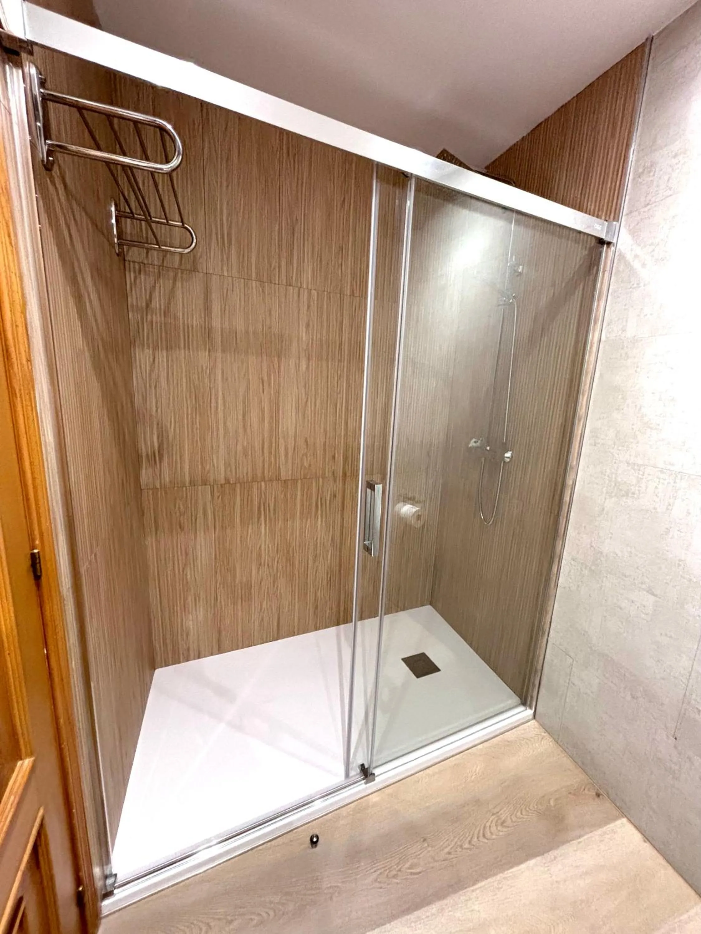 Shower in Hotel Atalaya I