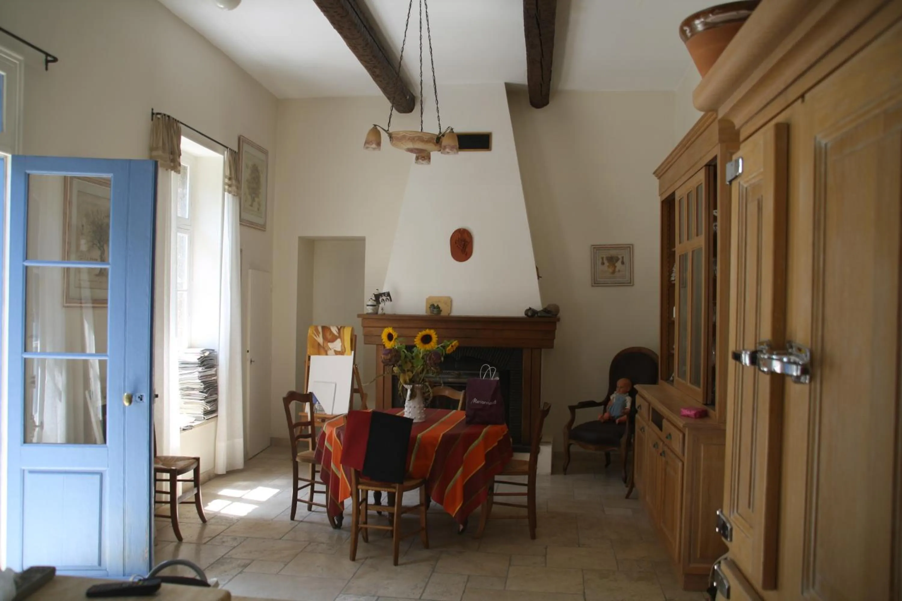 Dining area in Aux Pots Bleus