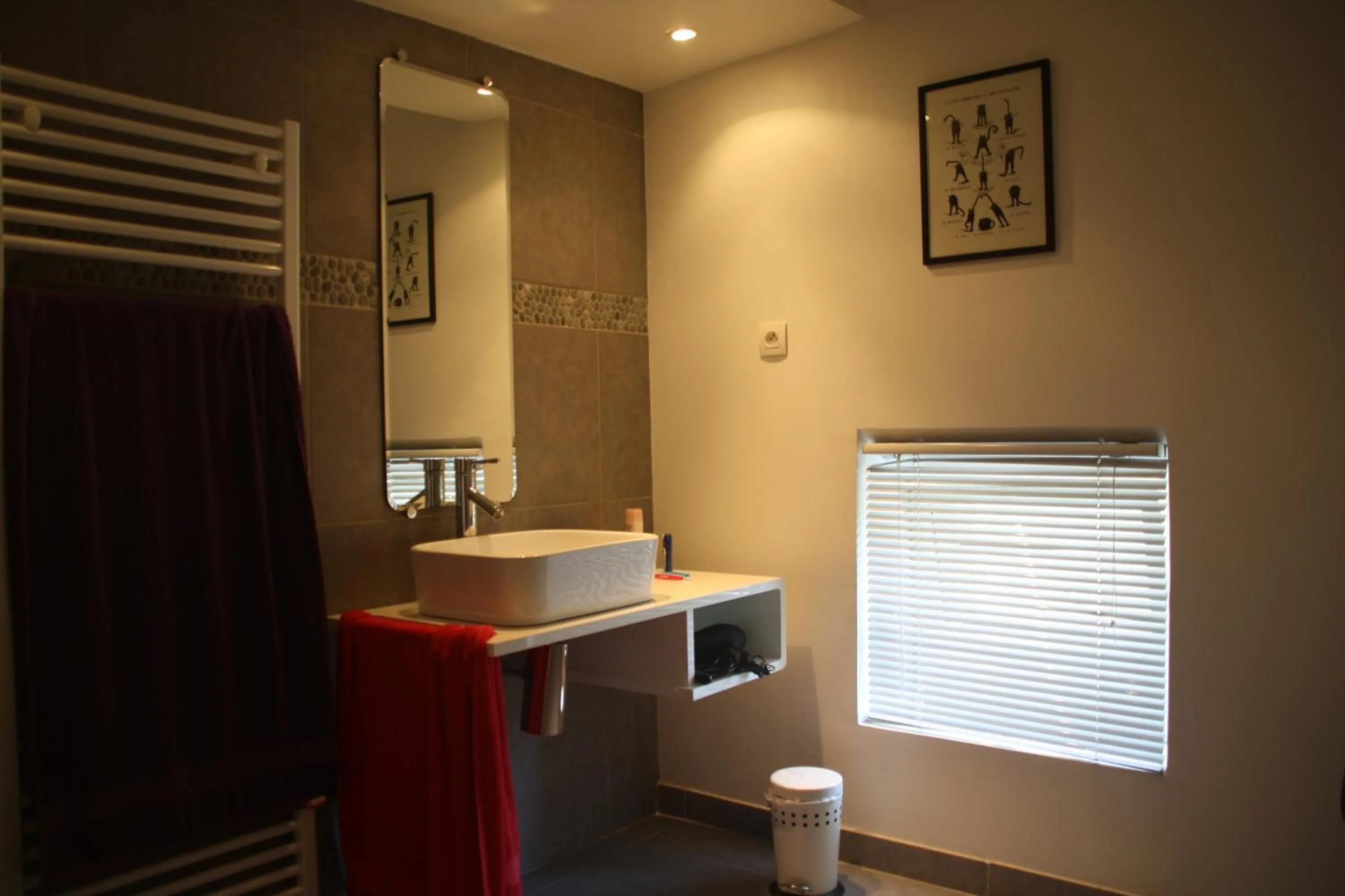 Bathroom in Aux Pots Bleus