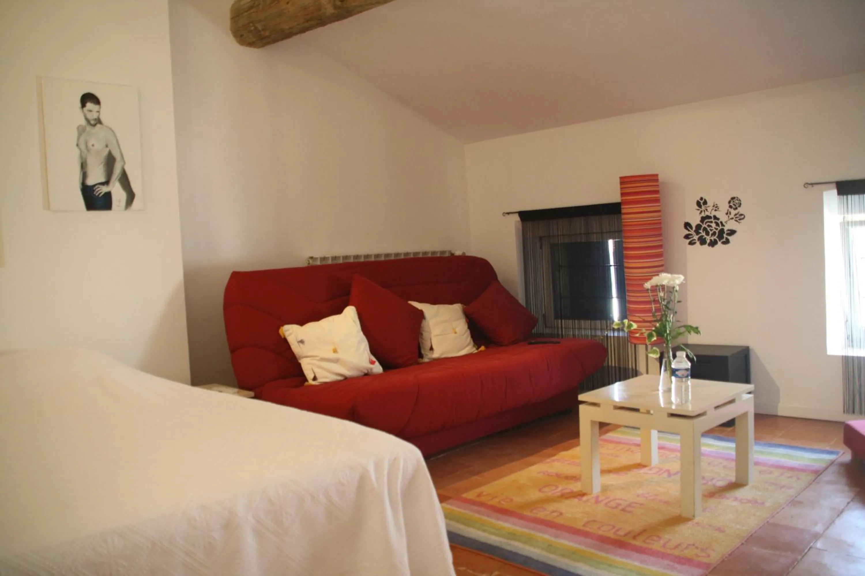 Decorative detail, Bed in Aux Pots Bleus