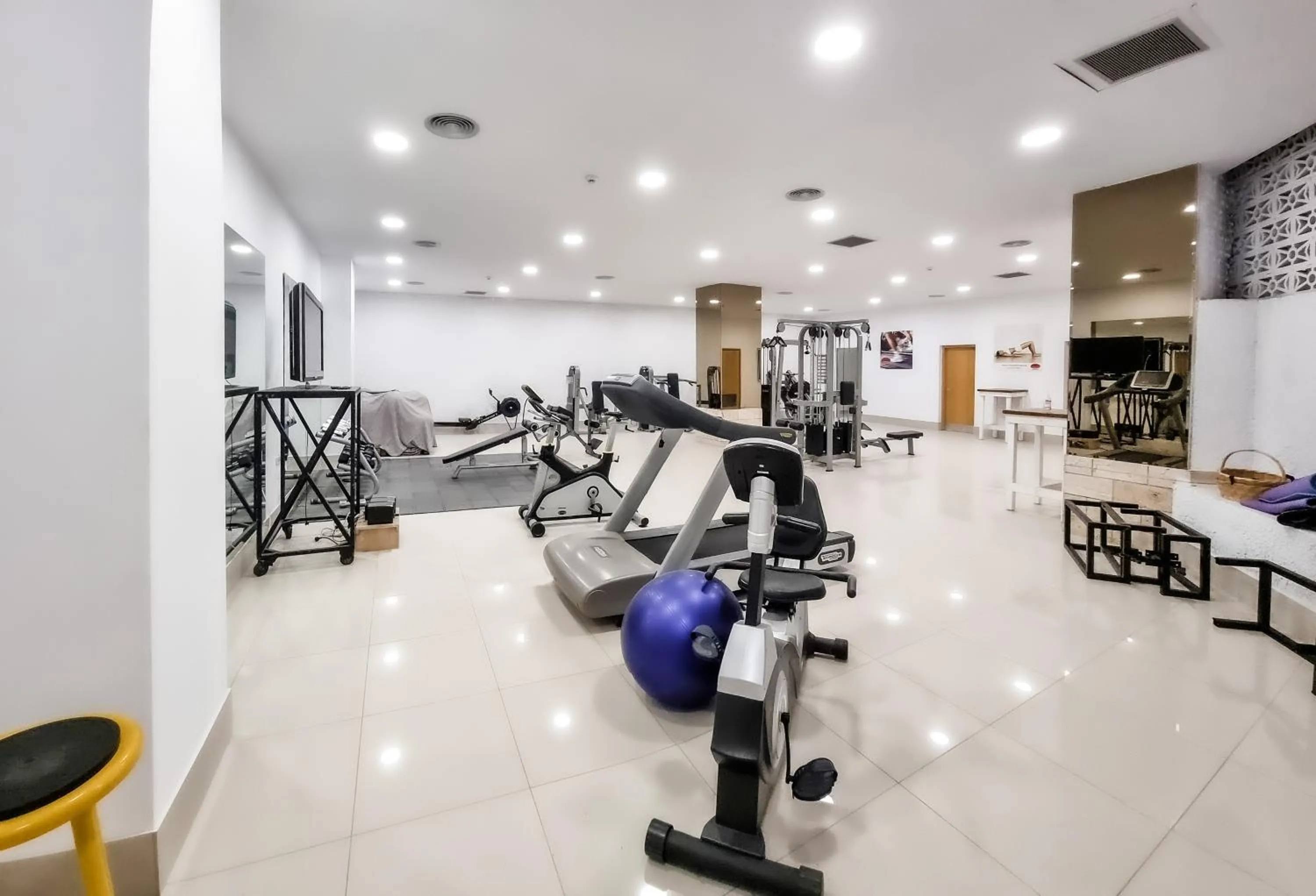 Fitness centre/facilities in Epsilon Hotel Apartments