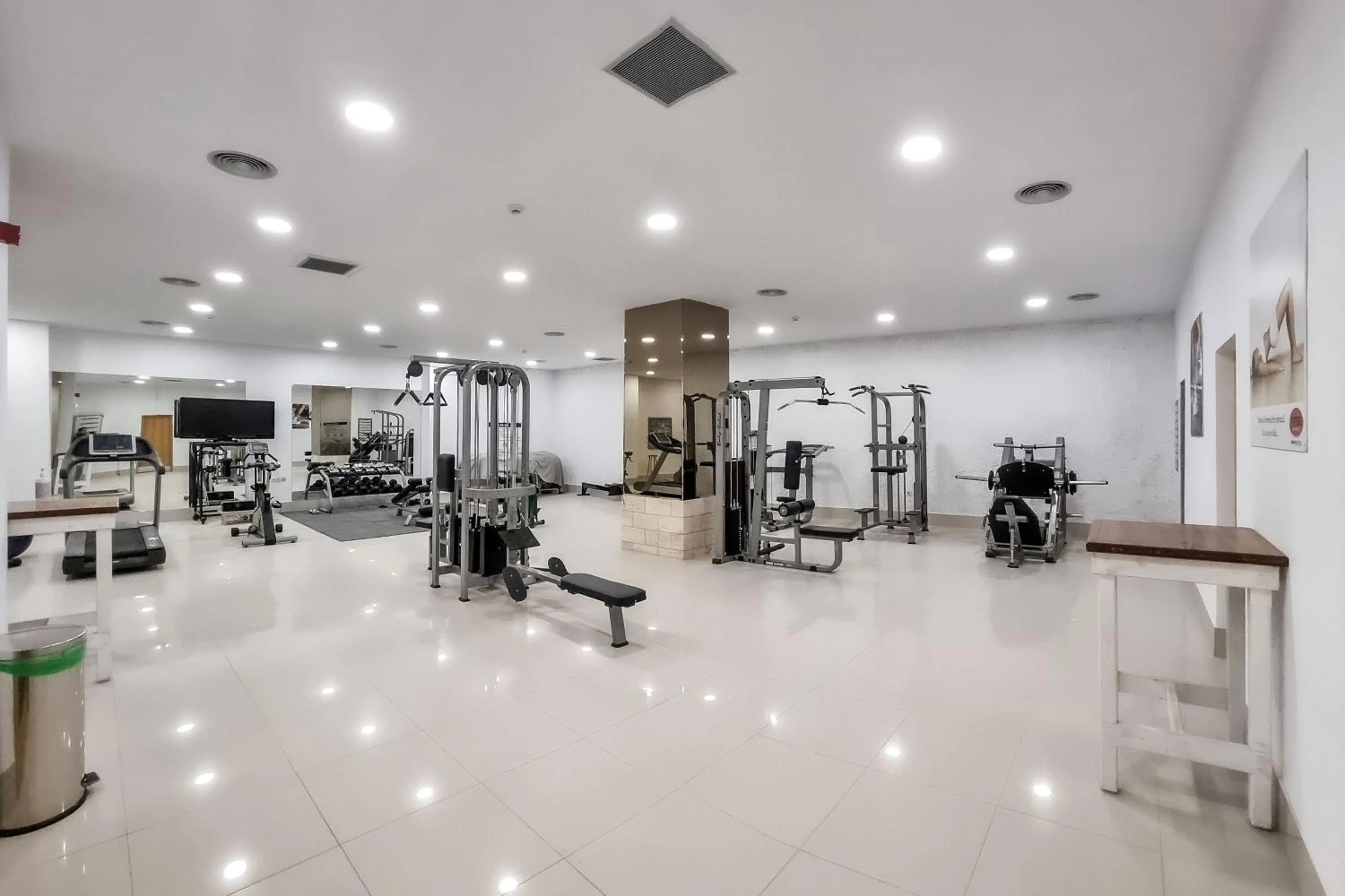 Fitness centre/facilities in Epsilon Hotel Apartments
