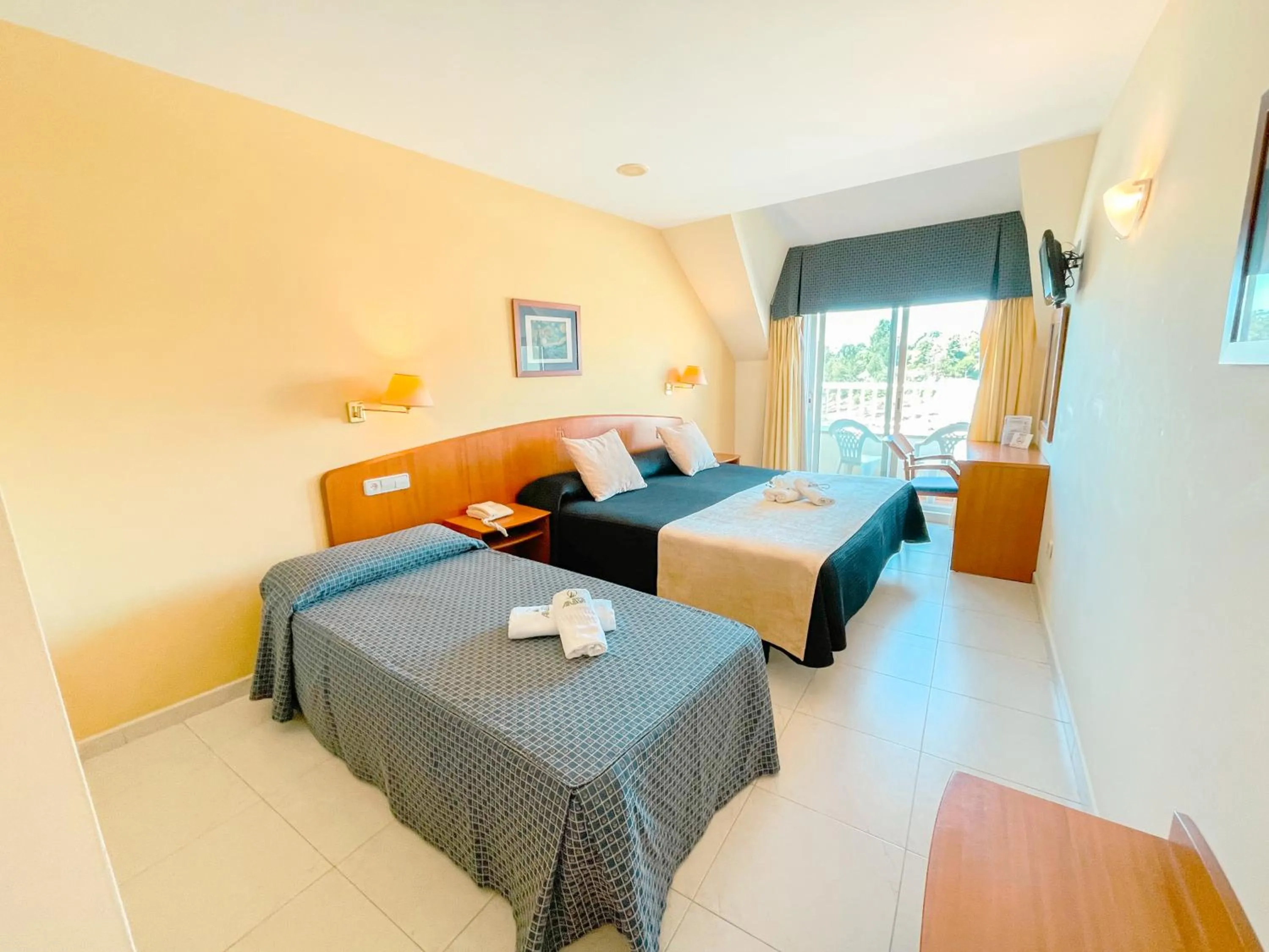 Bed in Hotel Atalaya II