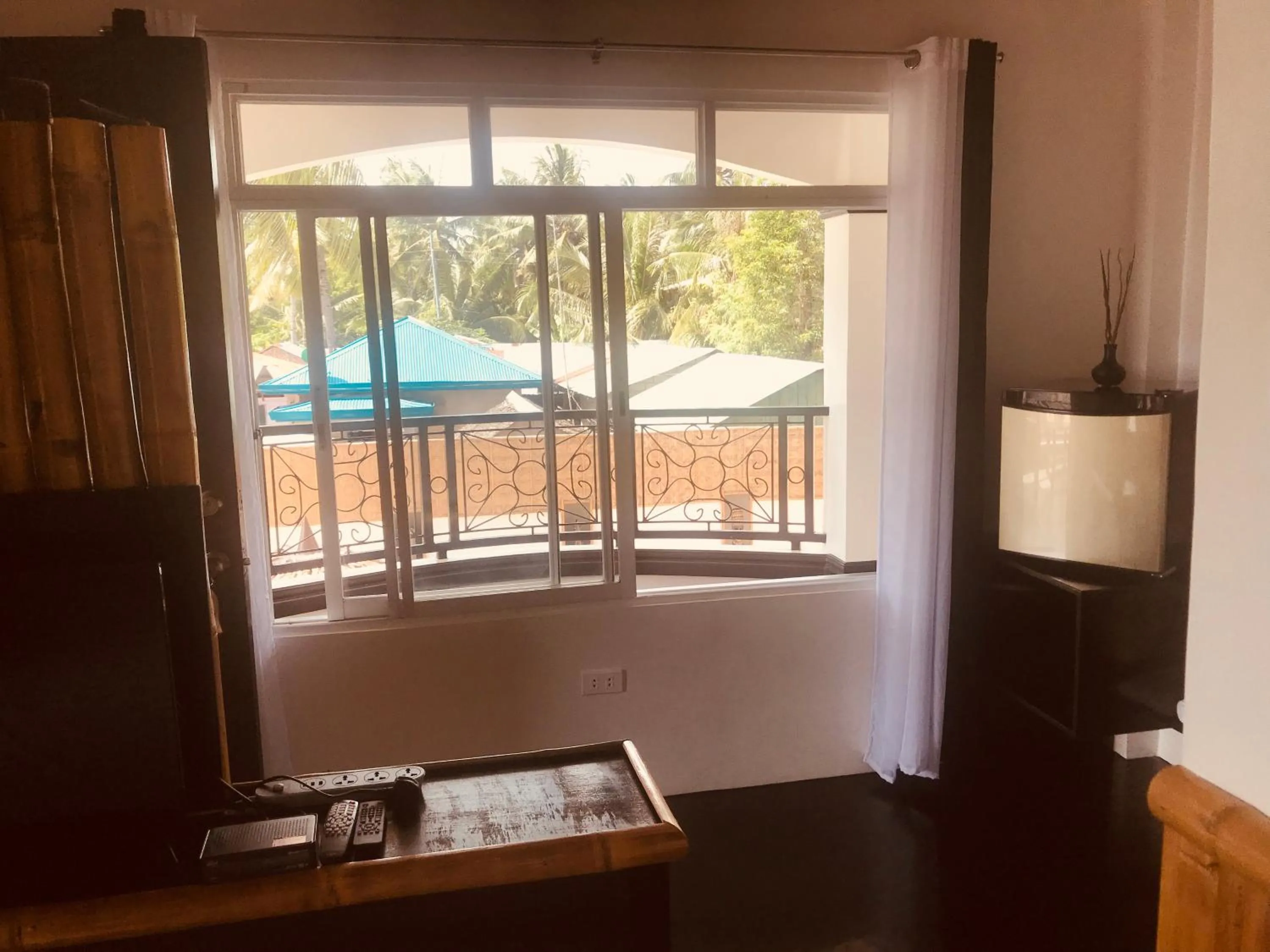 TV and multimedia in Everyday Sunday Formerly Carl's Island Inn