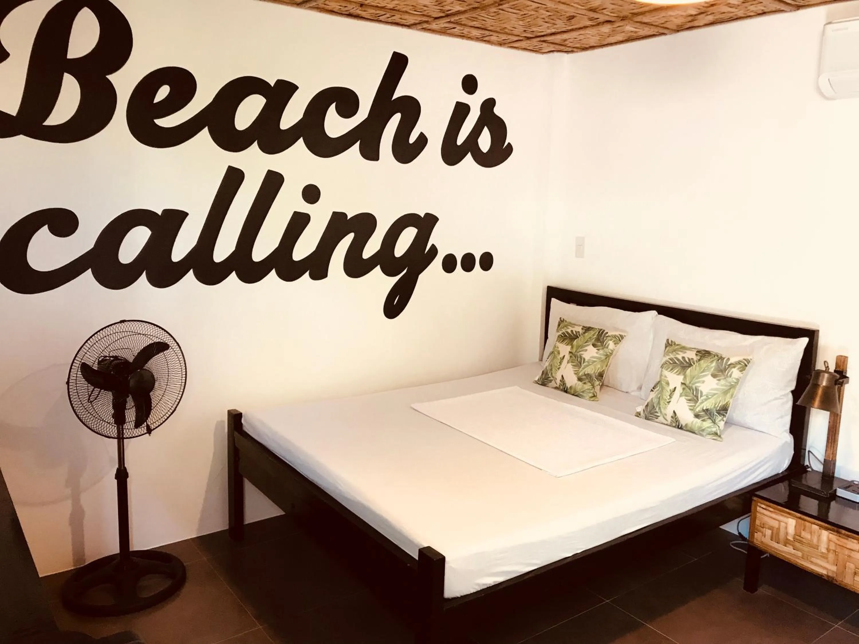 Bed in Everyday Sunday Formerly Carl's Island Inn