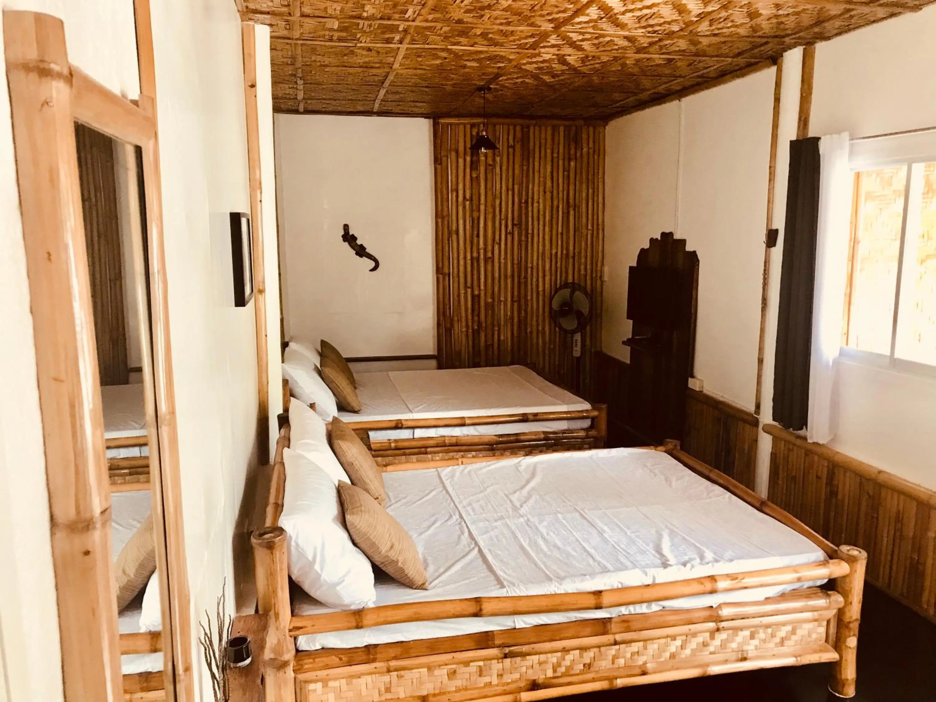 Photo of the whole room, Bed in Everyday Sunday Formerly Carl's Island Inn