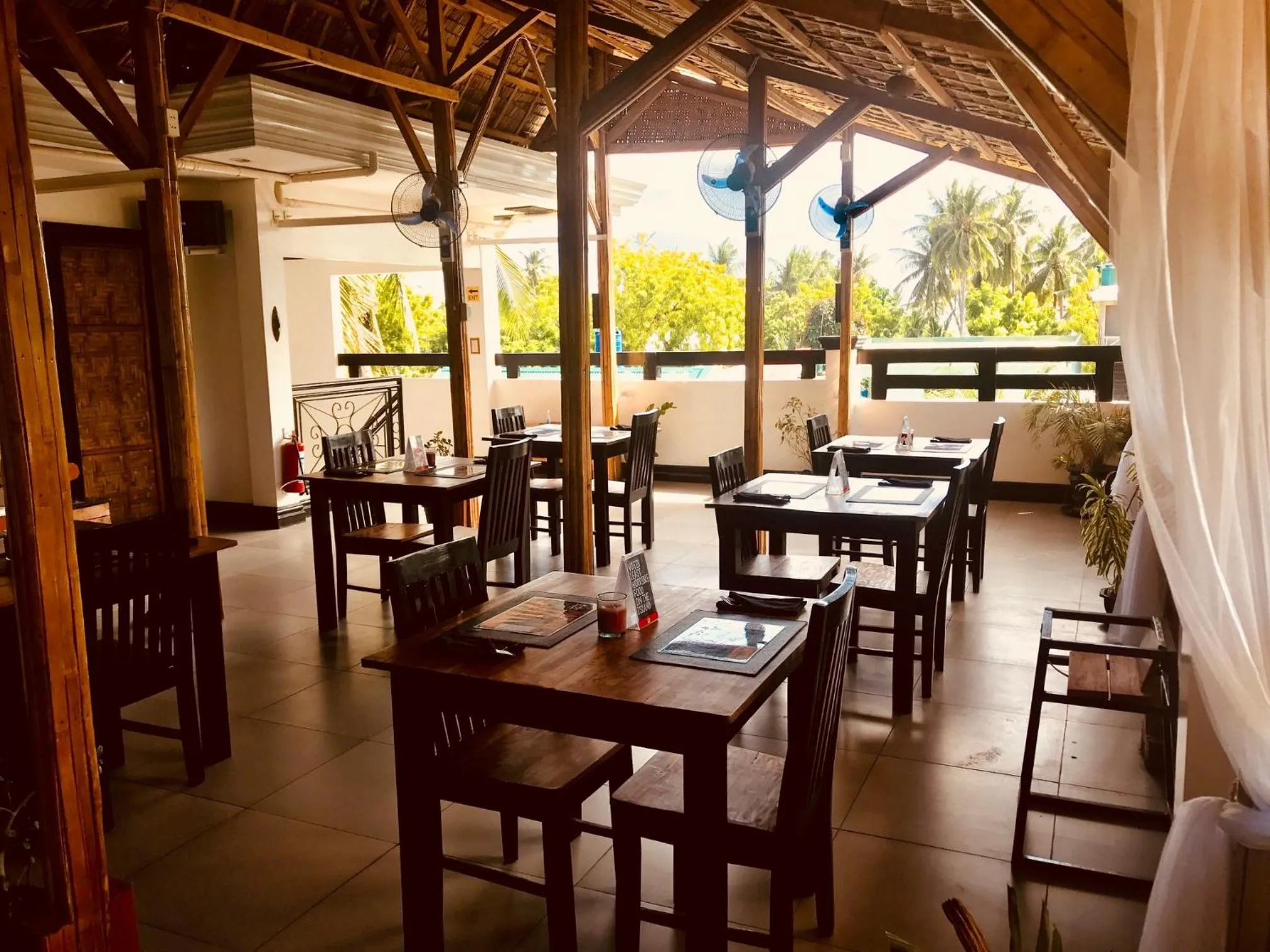 Restaurant/places to eat in Everyday Sunday Formerly Carl's Island Inn