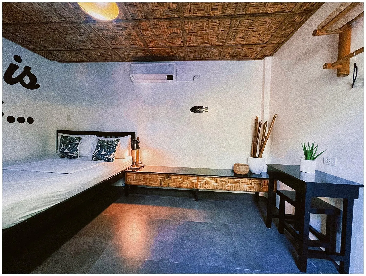 Photo of the whole room, Bed in Everyday Sunday Formerly Carl's Island Inn