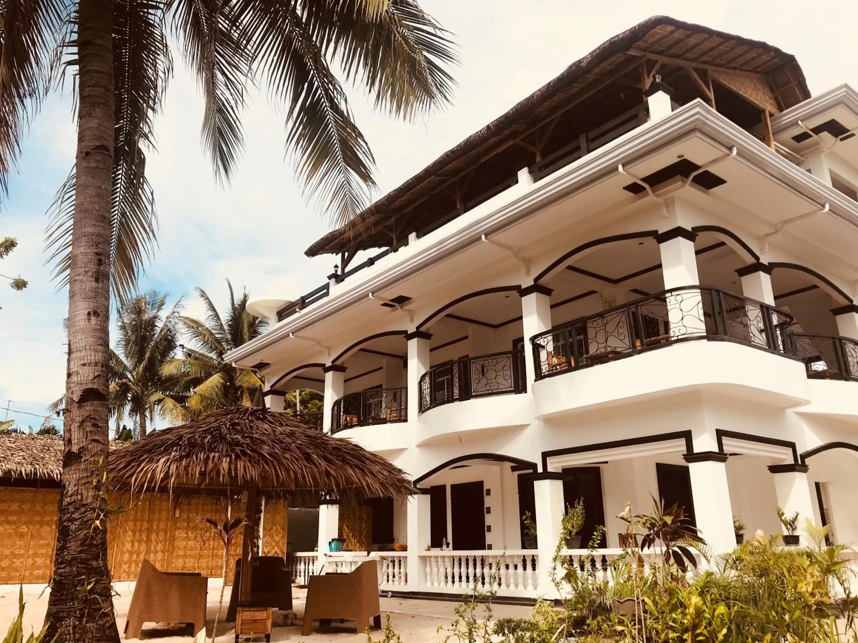 Property building in Everyday Sunday Formerly Carl's Island Inn