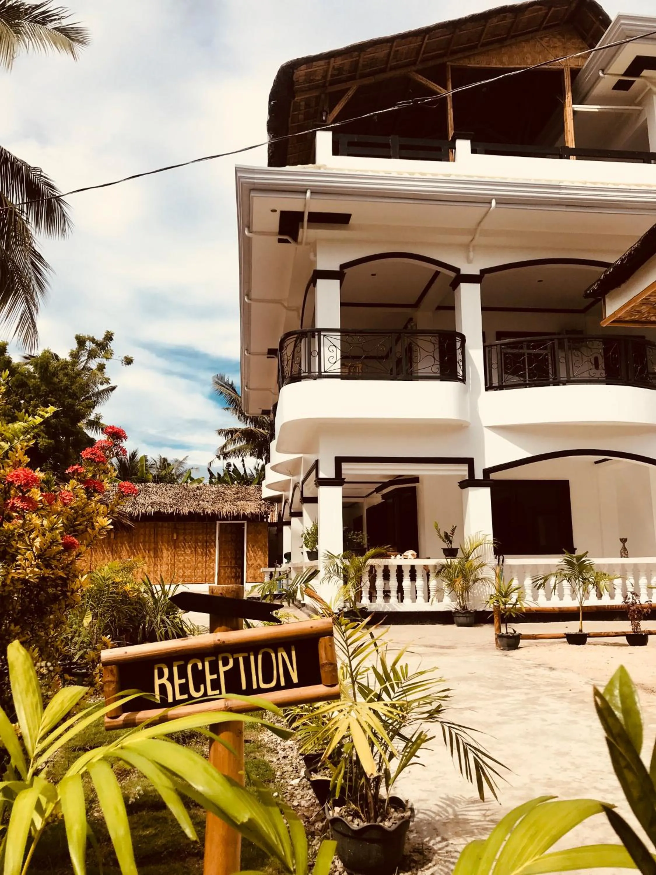 Property building in Everyday Sunday Formerly Carl's Island Inn