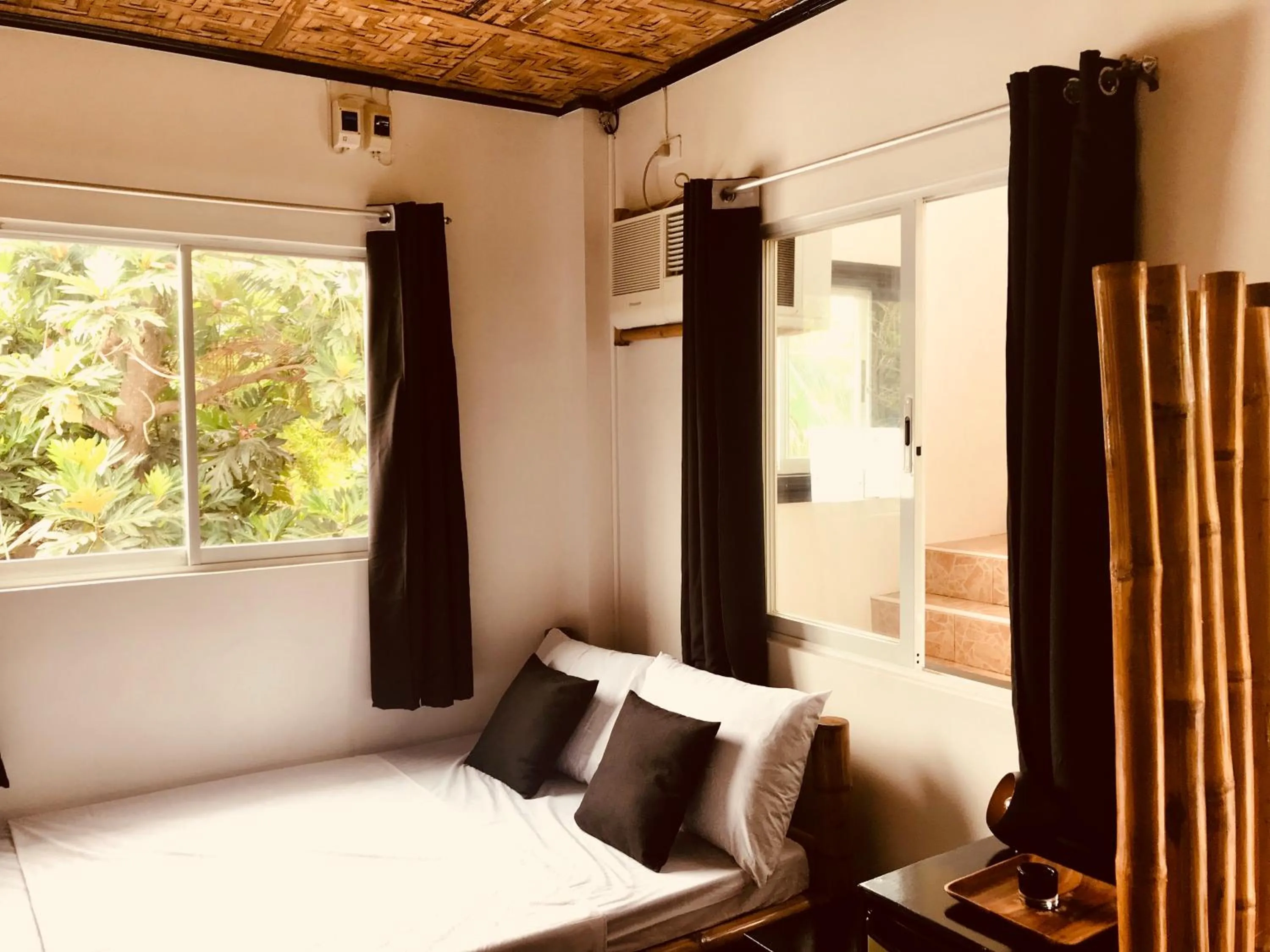 Photo of the whole room, Bed in Everyday Sunday Formerly Carl's Island Inn