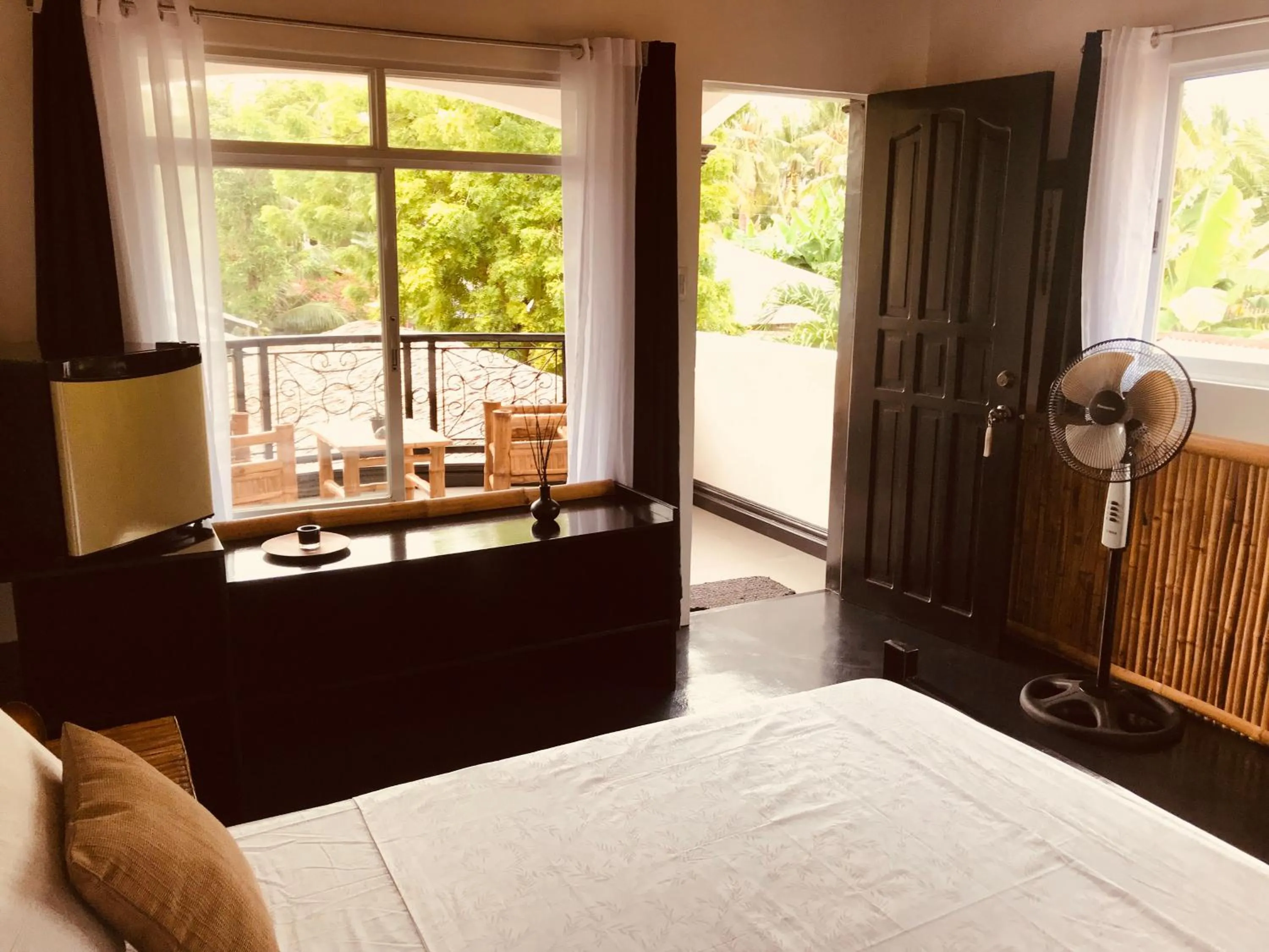 Photo of the whole room, Bed in Everyday Sunday Formerly Carl's Island Inn