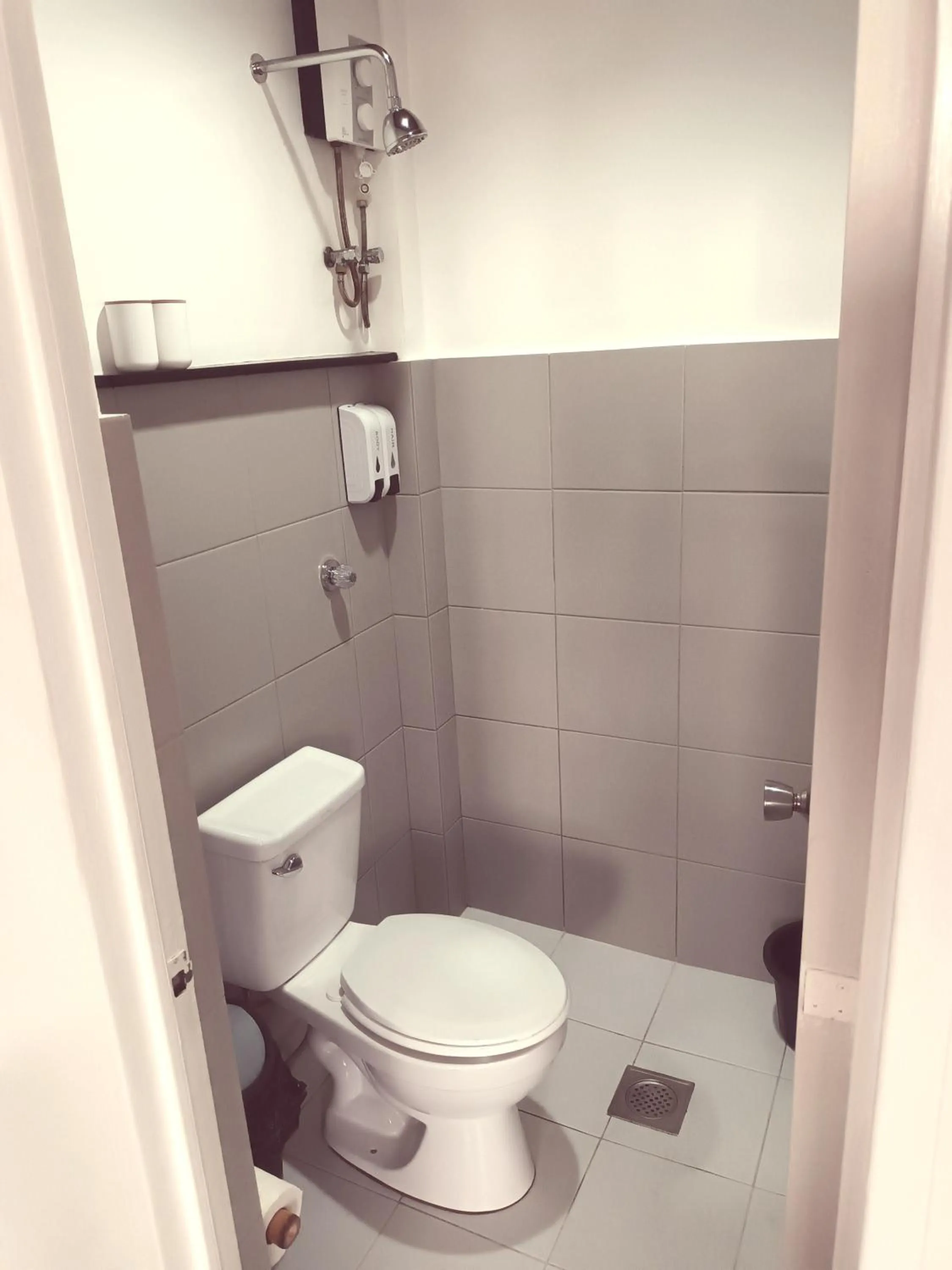 Bathroom in Everyday Sunday Formerly Carl's Island Inn