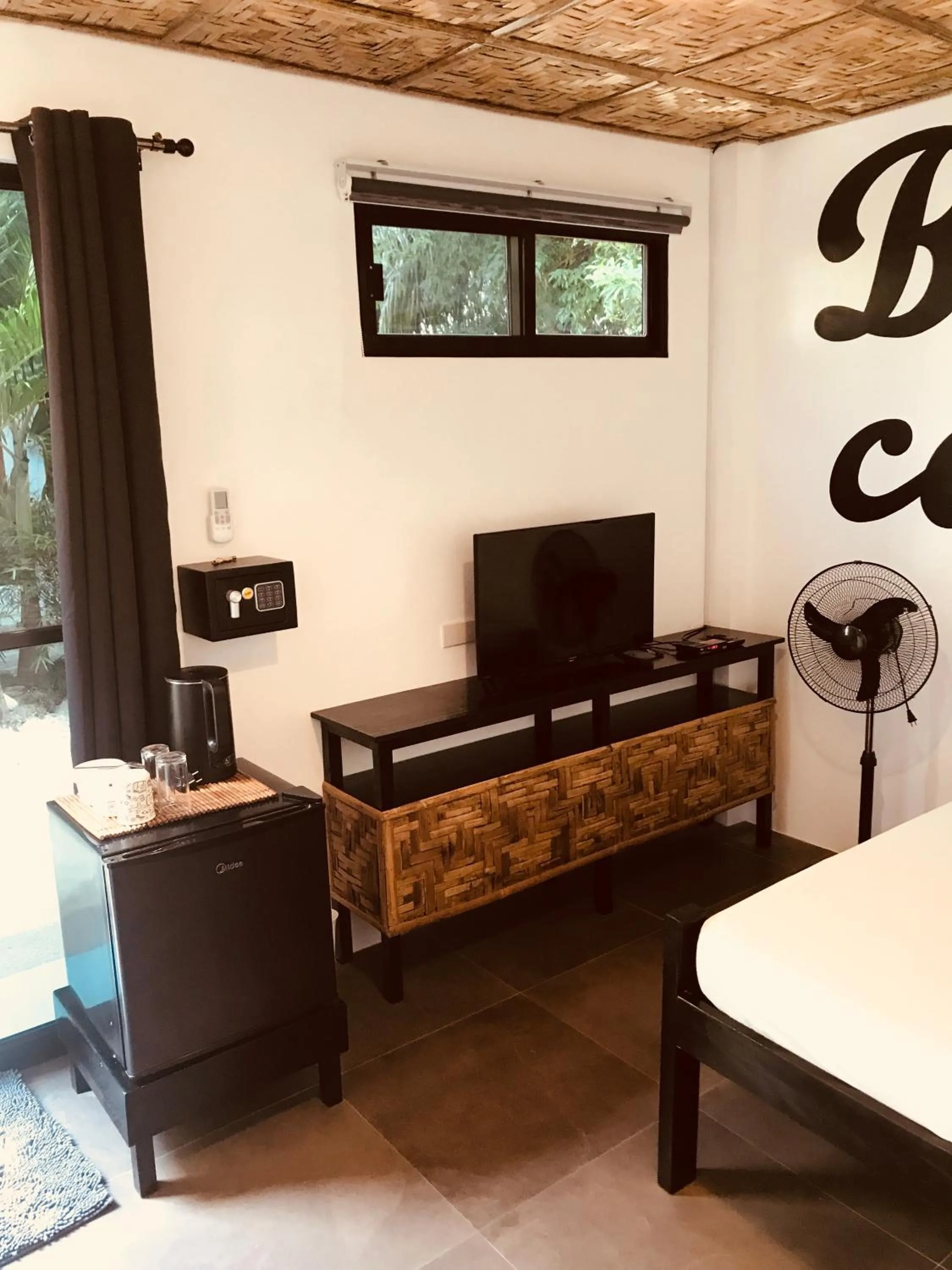 Bed in Everyday Sunday Formerly Carl's Island Inn