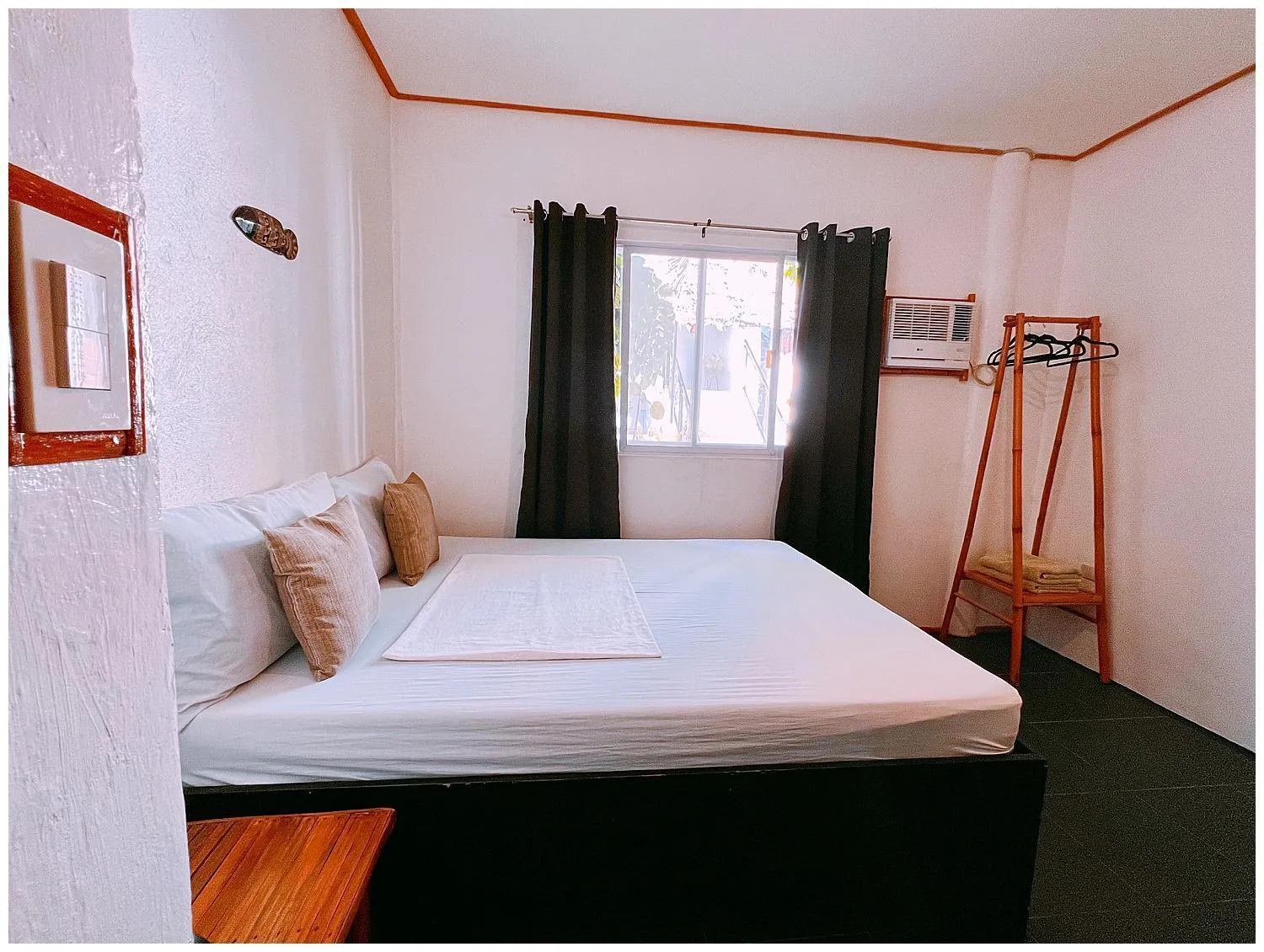 Bedroom, Bed in Everyday Sunday Formerly Carl's Island Inn