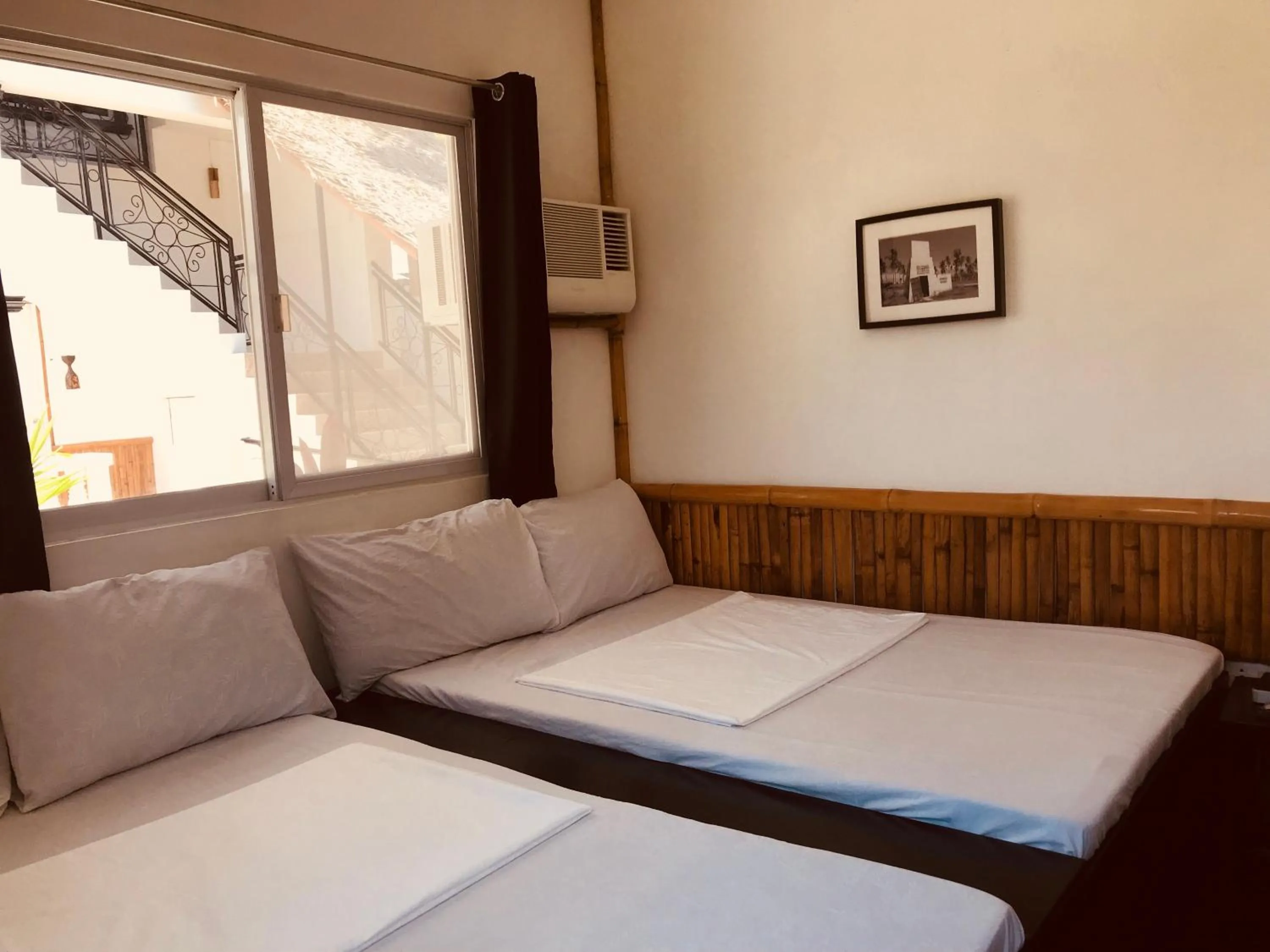 Bed in Everyday Sunday Formerly Carl's Island Inn