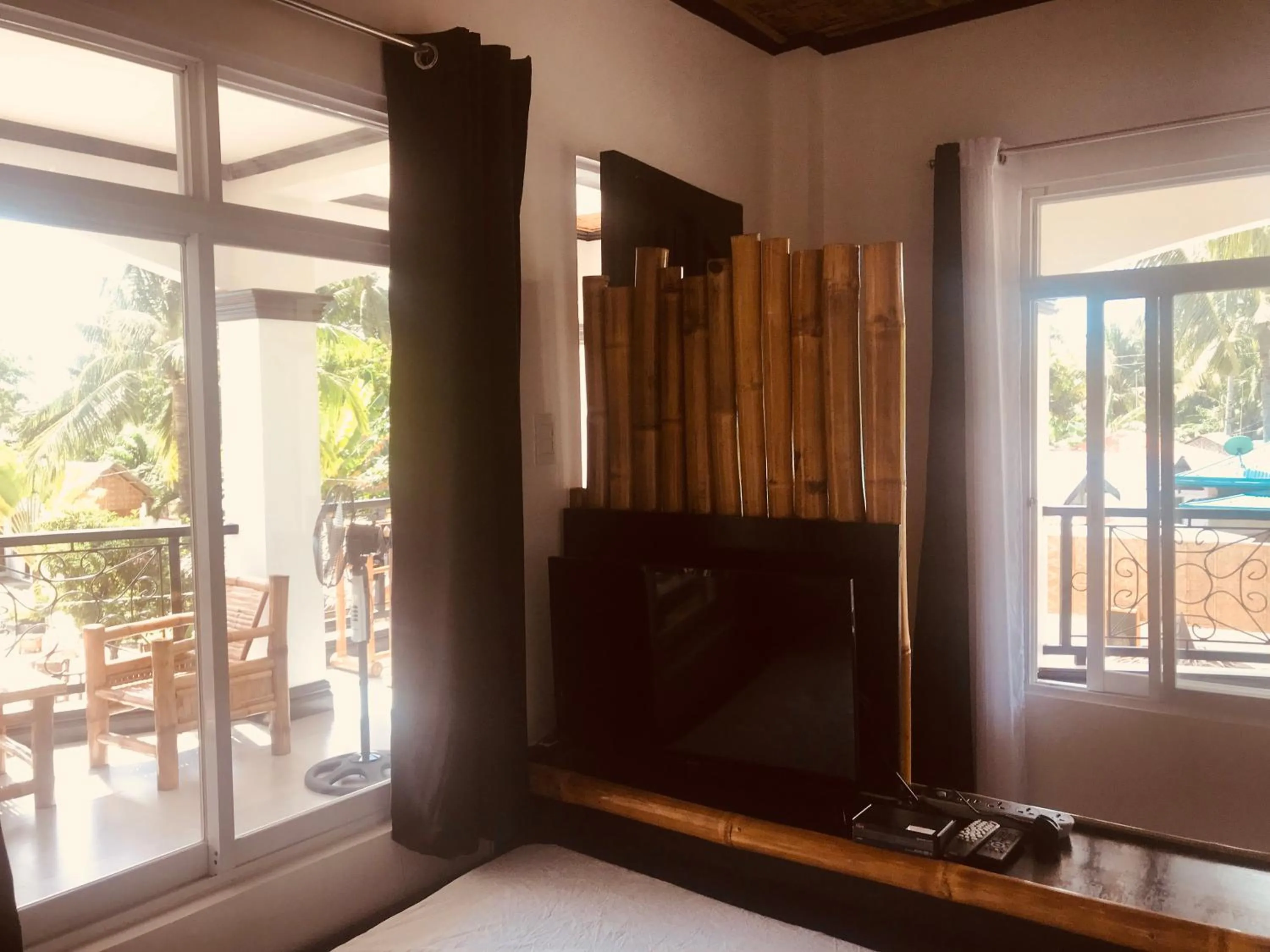 TV and multimedia in Everyday Sunday Formerly Carl's Island Inn