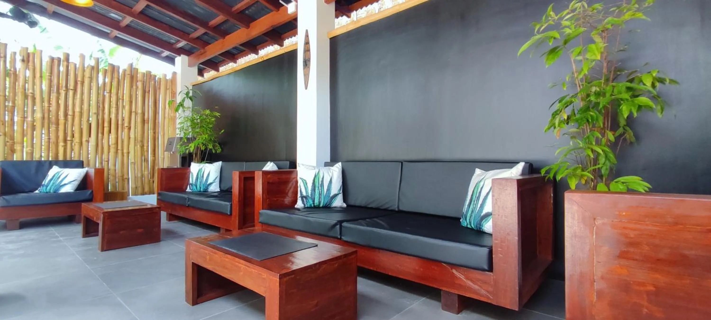 Lounge or bar in Everyday Sunday Formerly Carl's Island Inn