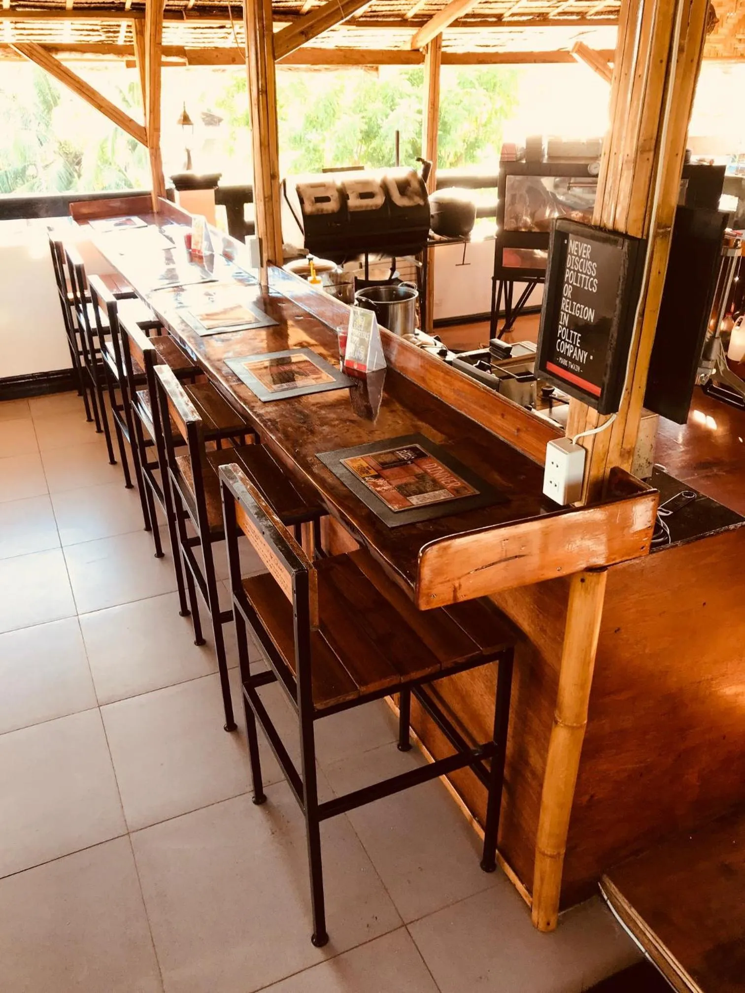 Restaurant/places to eat in Everyday Sunday Formerly Carl's Island Inn